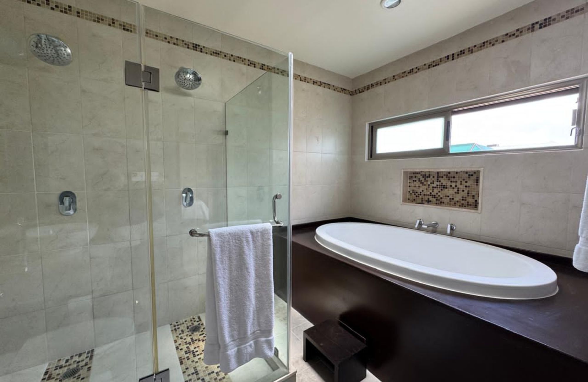 Casa con casa club, alberca, cenote, venta en Allegranza Playa del Carmen