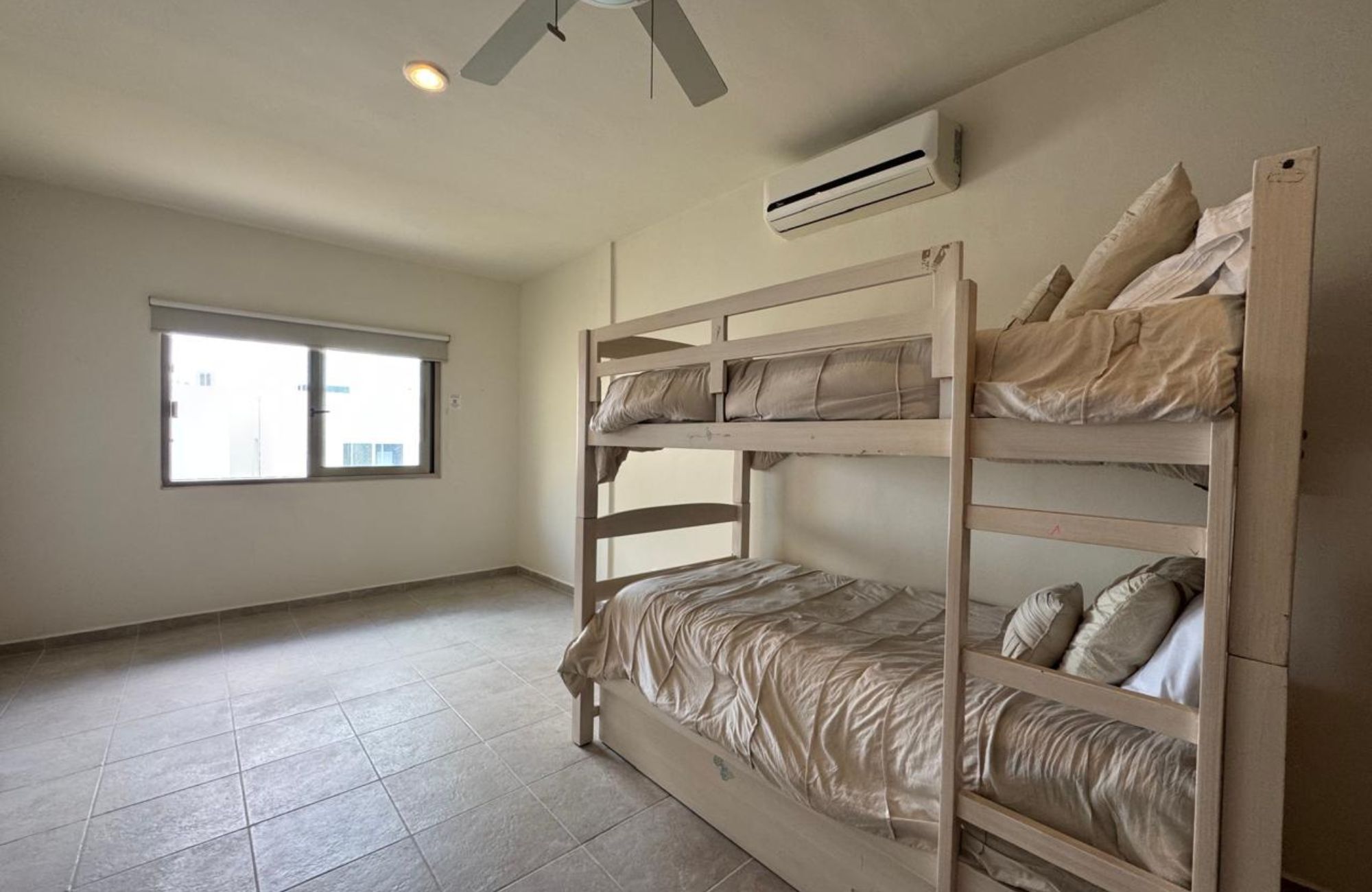 Casa con casa club, alberca, cenote, venta en Allegranza Playa del Carmen