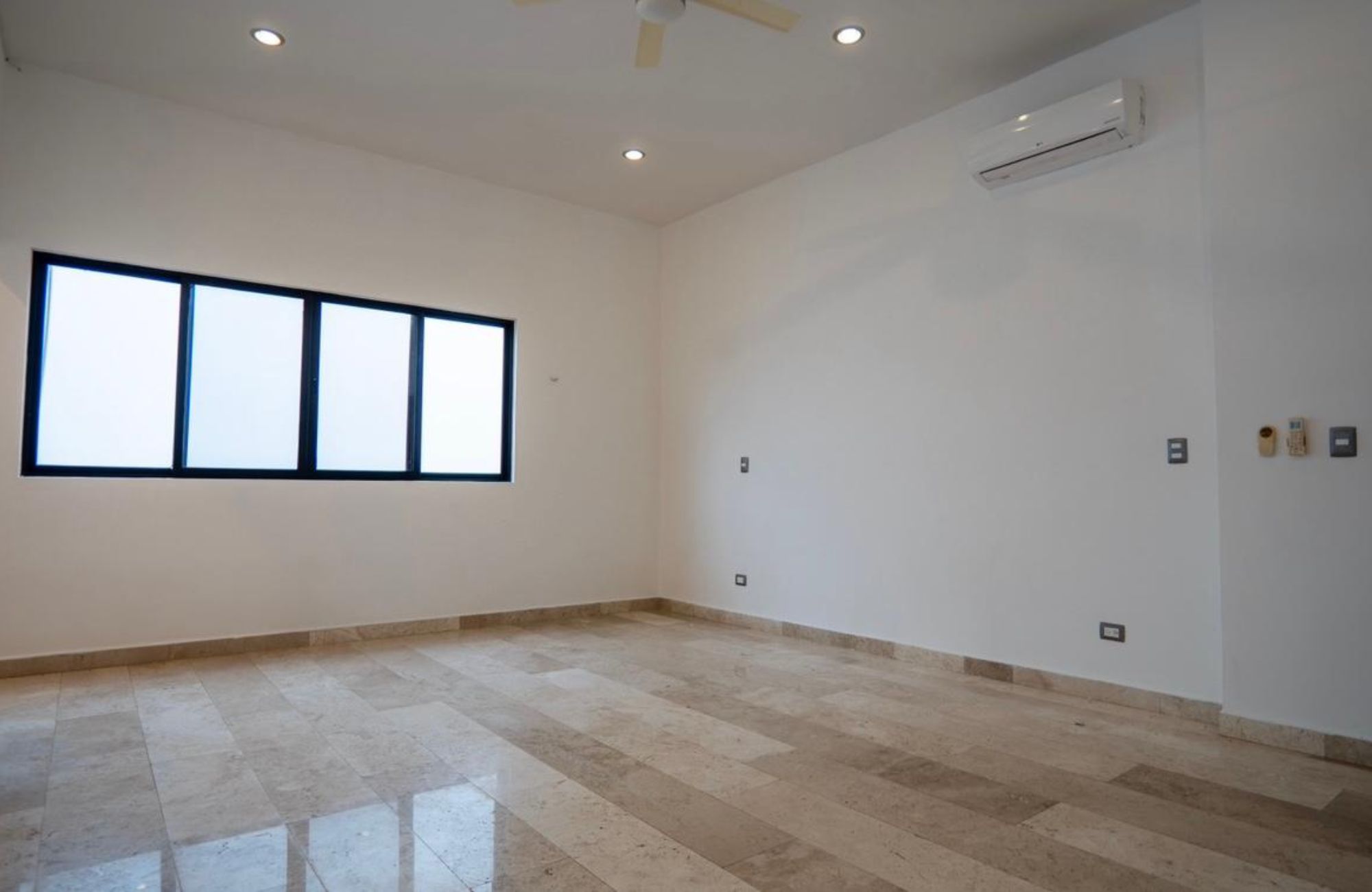 Casa con alberca privada, cava y jard&iacute;n, en venta, Residencial El Origen, M&eacute;rida