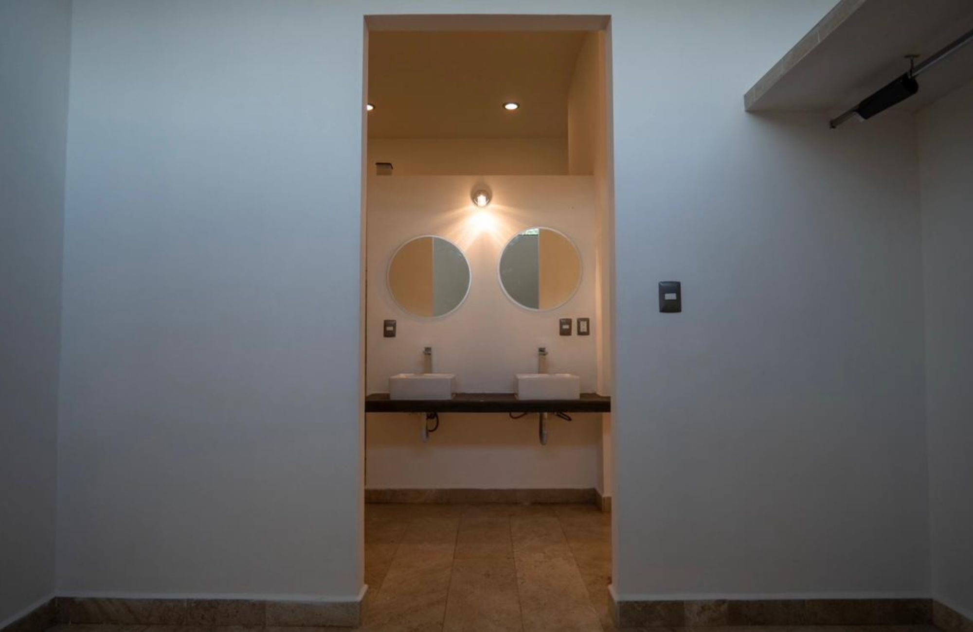 Casa con alberca privada, cava y jard&iacute;n, en venta, Residencial El Origen, M&eacute;rida