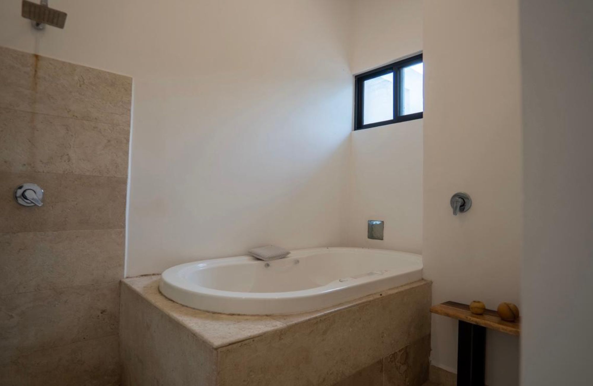 Casa con alberca privada, cava y jard&iacute;n, en venta, Residencial El Origen, M&eacute;rida