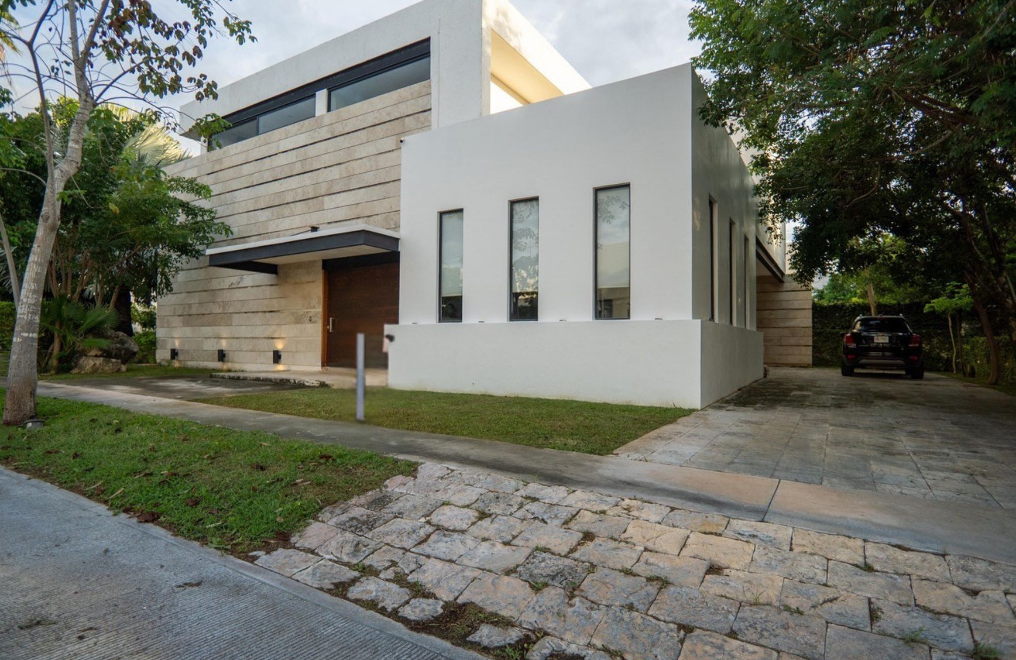 Casa con alberca privada, cava y jard&iacute;n, en venta, Residencial El Origen, M&eacute;rida