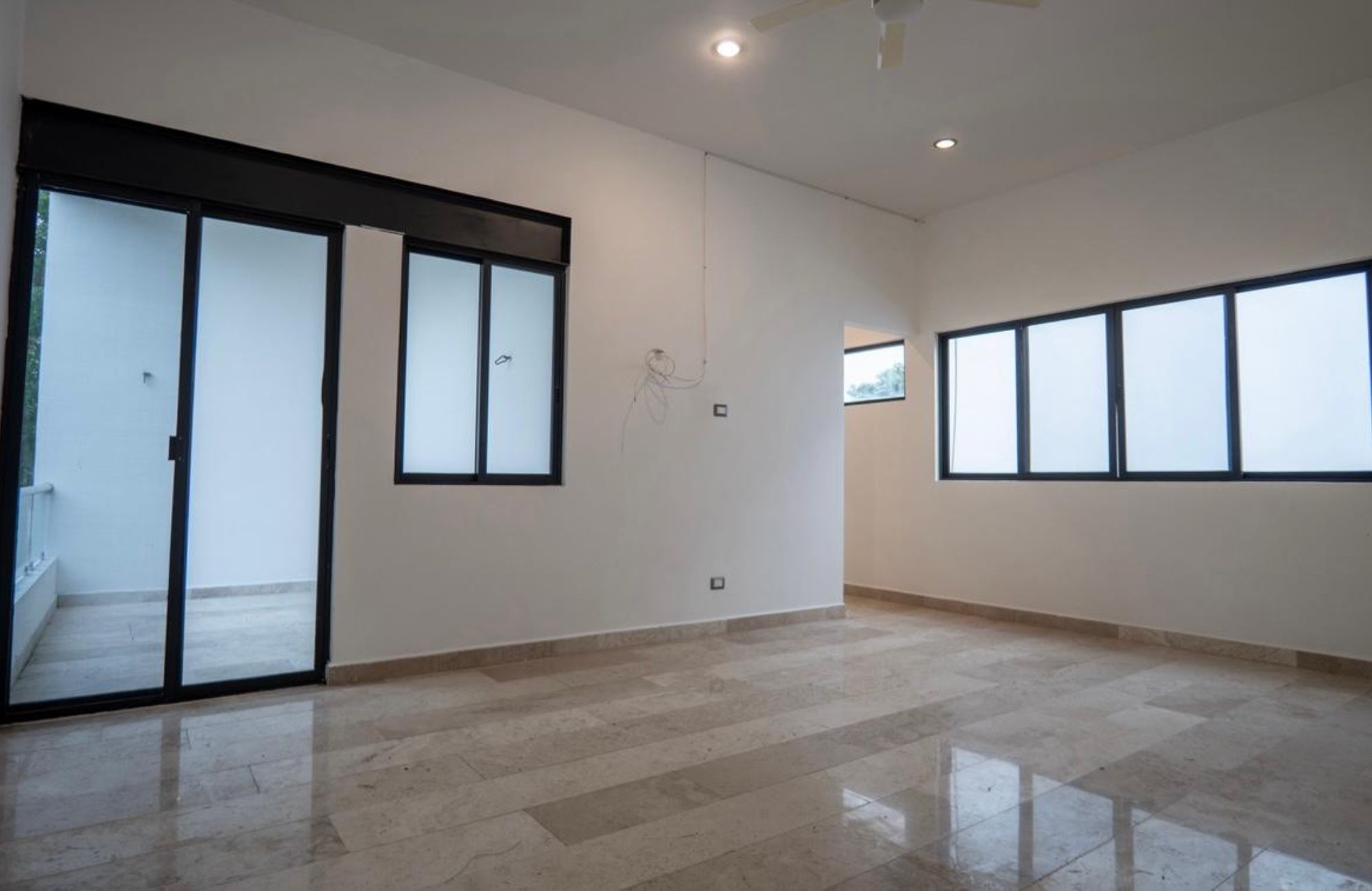 Casa con alberca privada, cava y jard&iacute;n, en venta, Residencial El Origen, M&eacute;rida