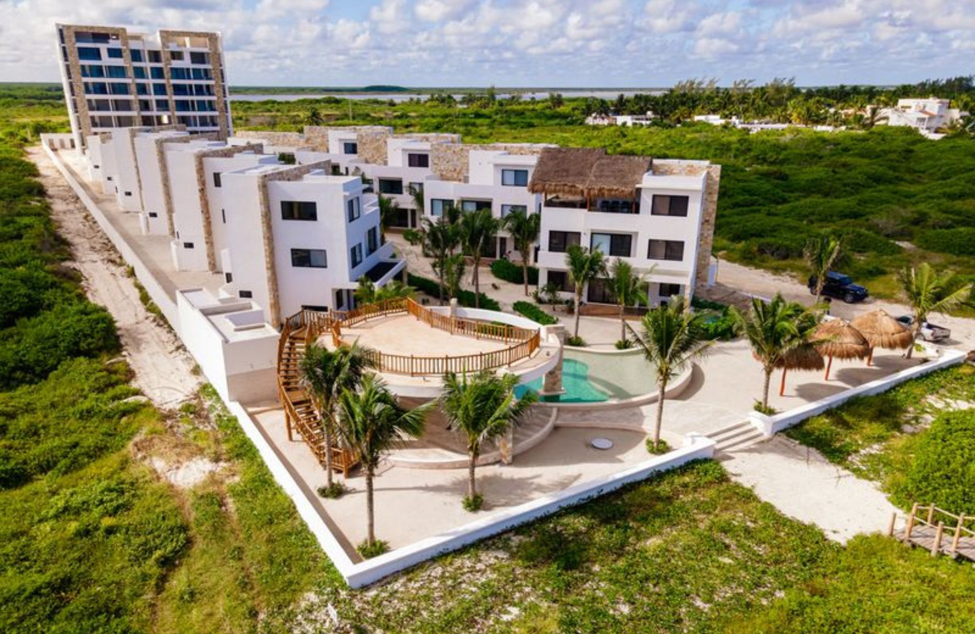 Condo with pool, terrace, service room, pre-sale, North Zone, M&eacute;rida.