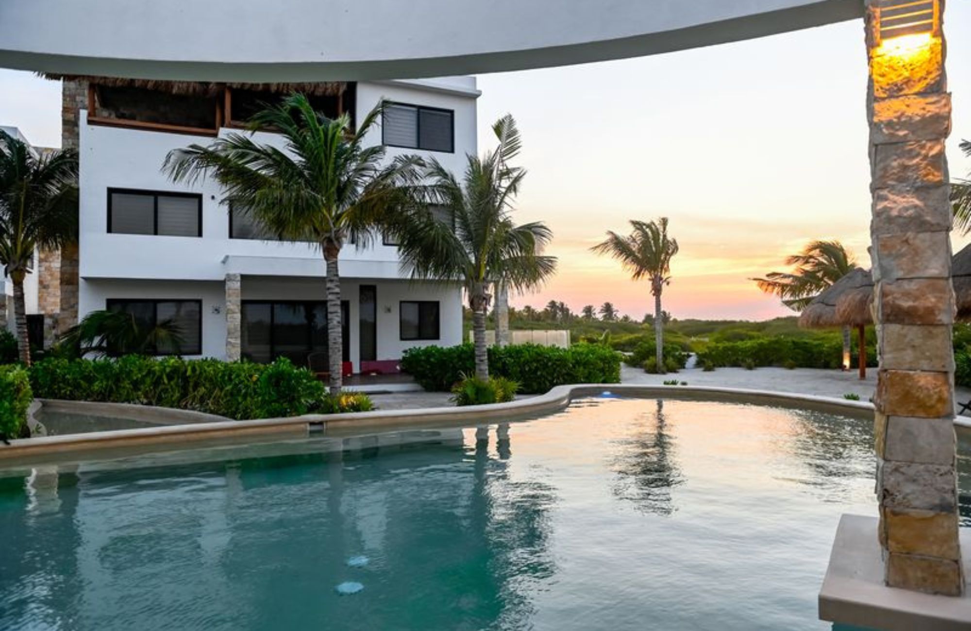 Condo with pool, terrace, service room, pre-sale, North Zone, M&eacute;rida.