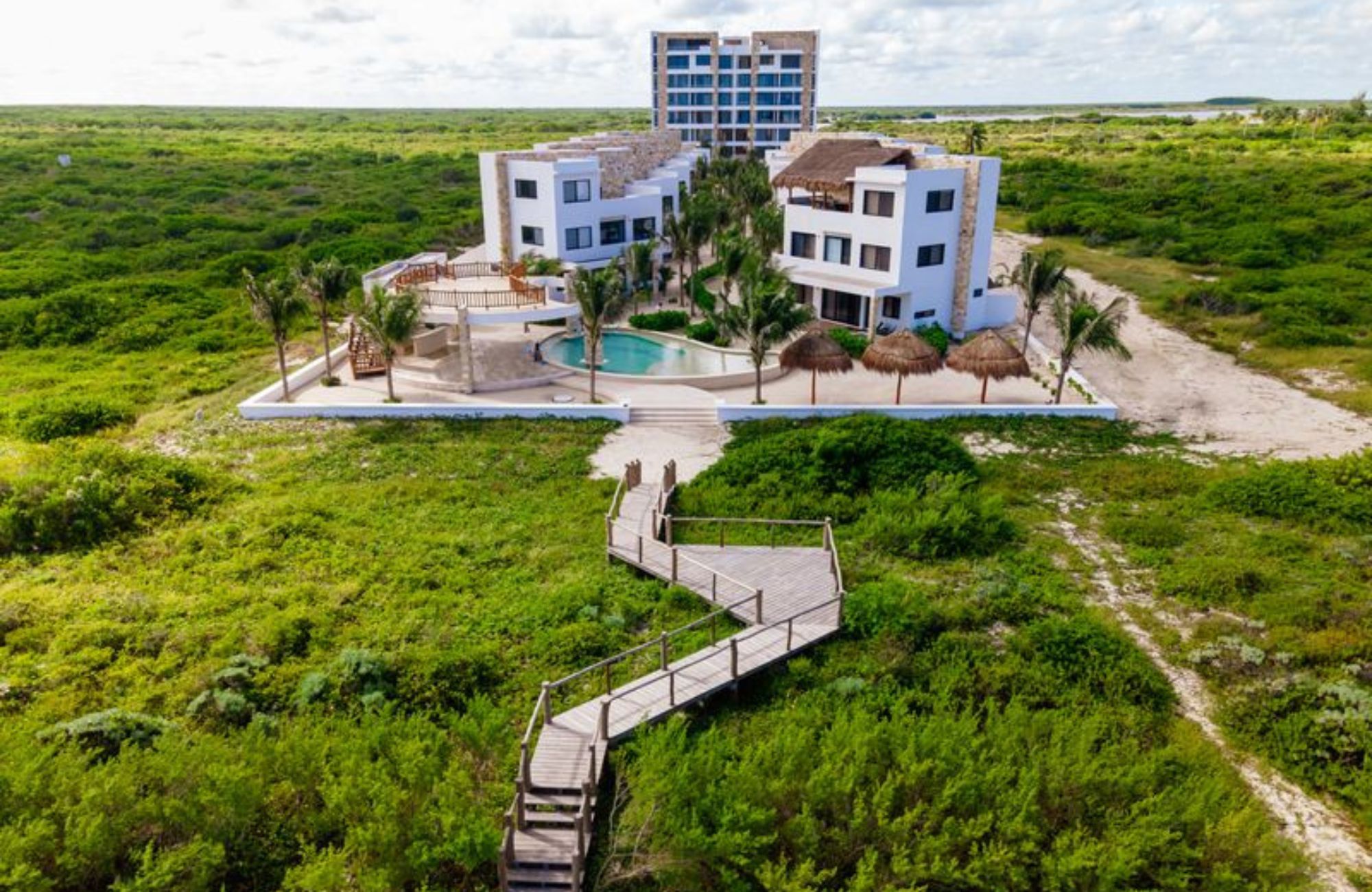 Condo with pool, terrace, service room, pre-sale, North Zone, M&eacute;rida.