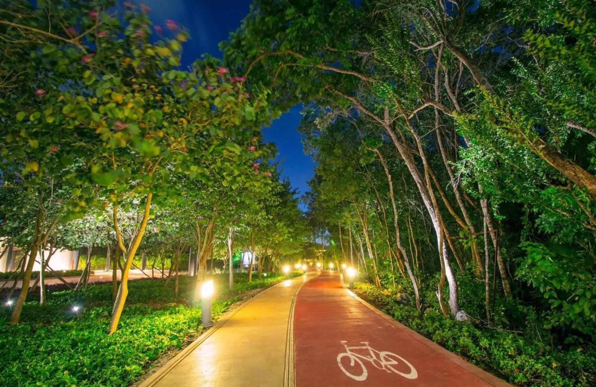 House with garden and private pool, in gated community with amenities for the whole family, for sale, Valenia, Playa del Carmen.