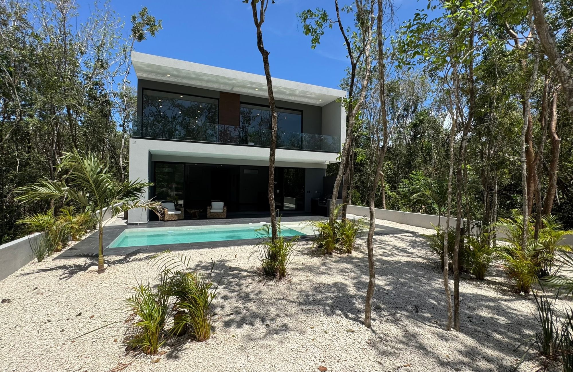 House with private pool, hot tub spa, smart key card, amenities: gym, juice and coffee bar, common pool, in Aldea Zama, Tulum for sale.