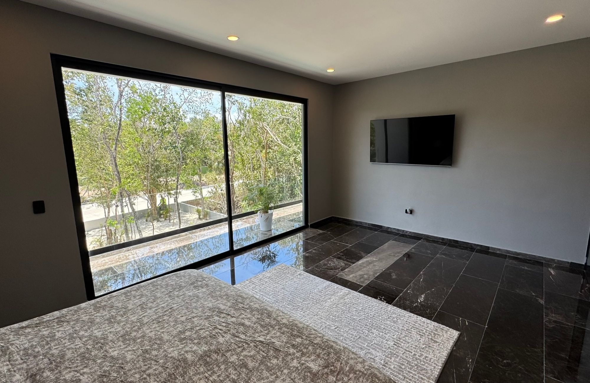 House with private pool, hot tub spa, smart key card, amenities: gym, juice and coffee bar, common pool, in Aldea Zama, Tulum for sale.