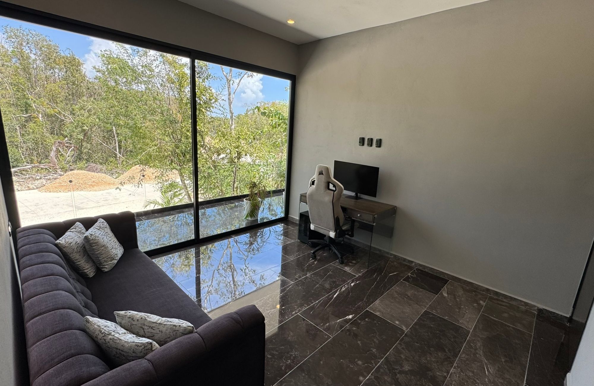 House with private pool, hot tub spa, smart key card, amenities: gym, juice and coffee bar, common pool, in Aldea Zama, Tulum for sale.