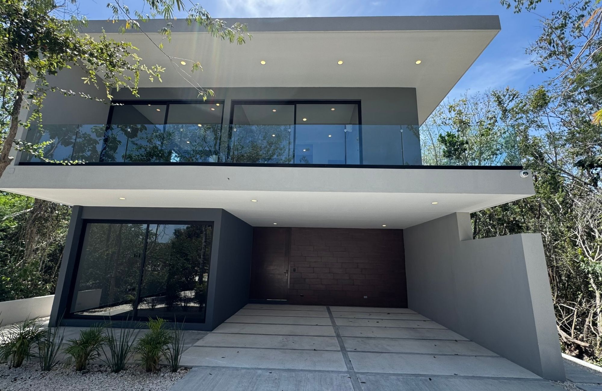 House with private pool, hot tub spa, smart key card, amenities: gym, juice and coffee bar, common pool, in Aldea Zama, Tulum for sale.