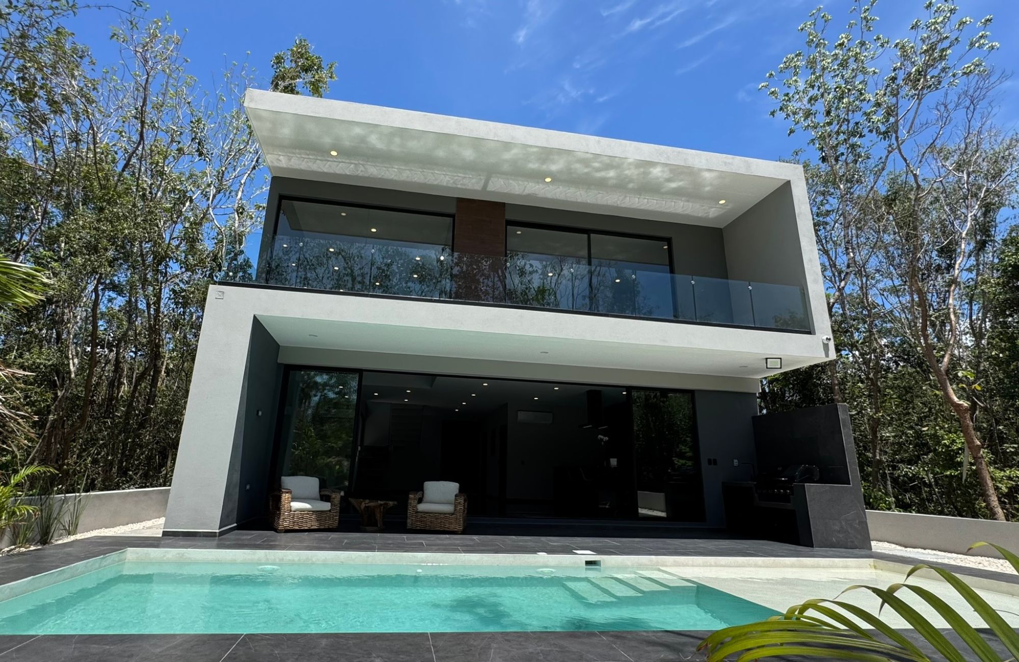 House with private pool, hot tub spa, smart key card, amenities: gym, juice and coffee bar, common pool, in Aldea Zama, Tulum for sale.