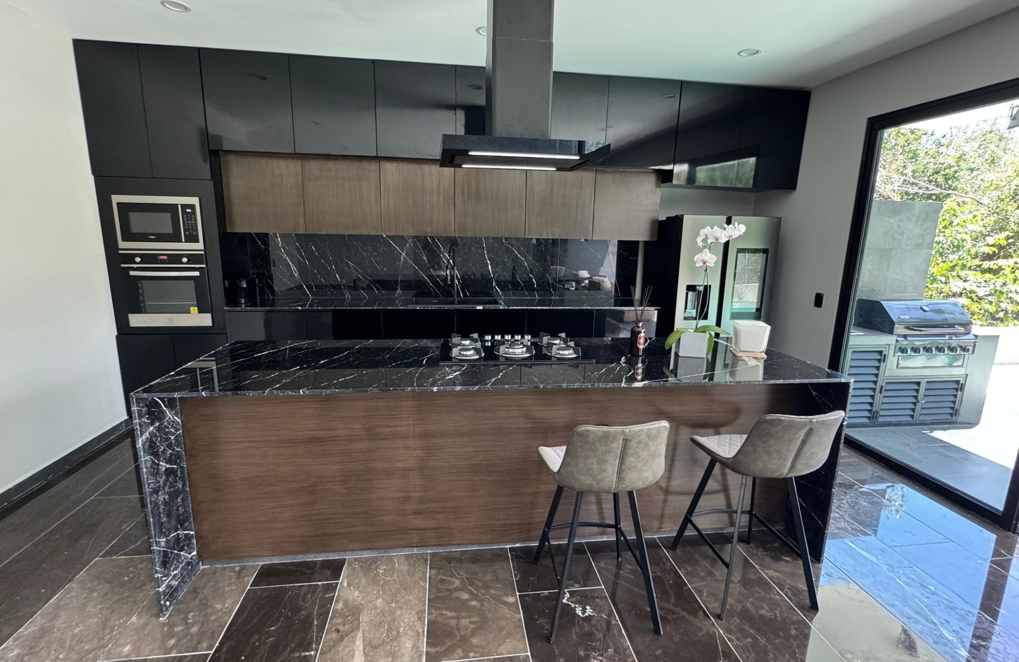 House with private pool, hot tub spa, smart key card, amenities: gym, juice and coffee bar, common pool, in Aldea Zama, Tulum for sale.