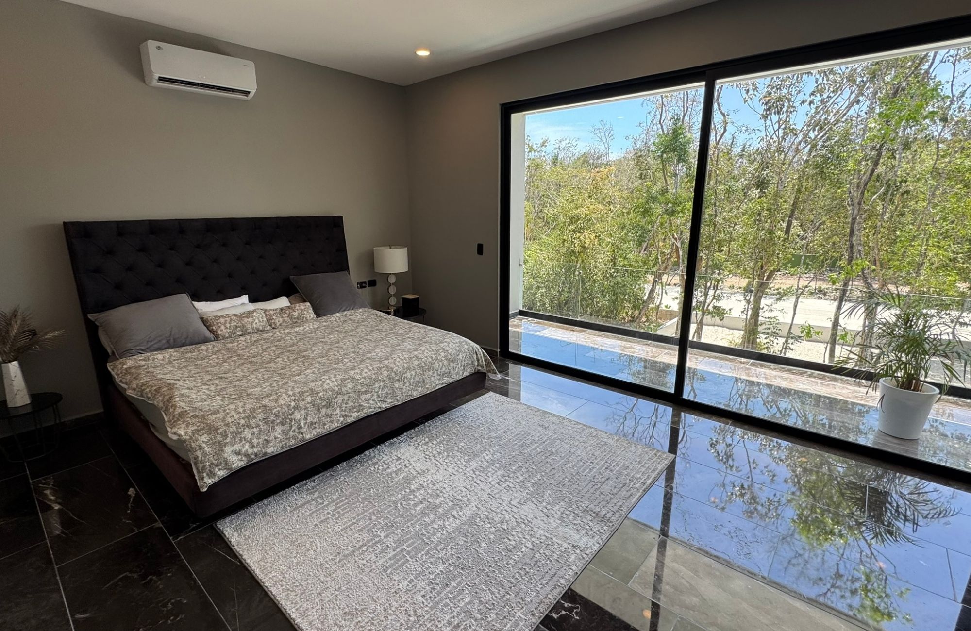 House with private pool, hot tub spa, smart key card, amenities: gym, juice and coffee bar, common pool, in Aldea Zama, Tulum for sale.