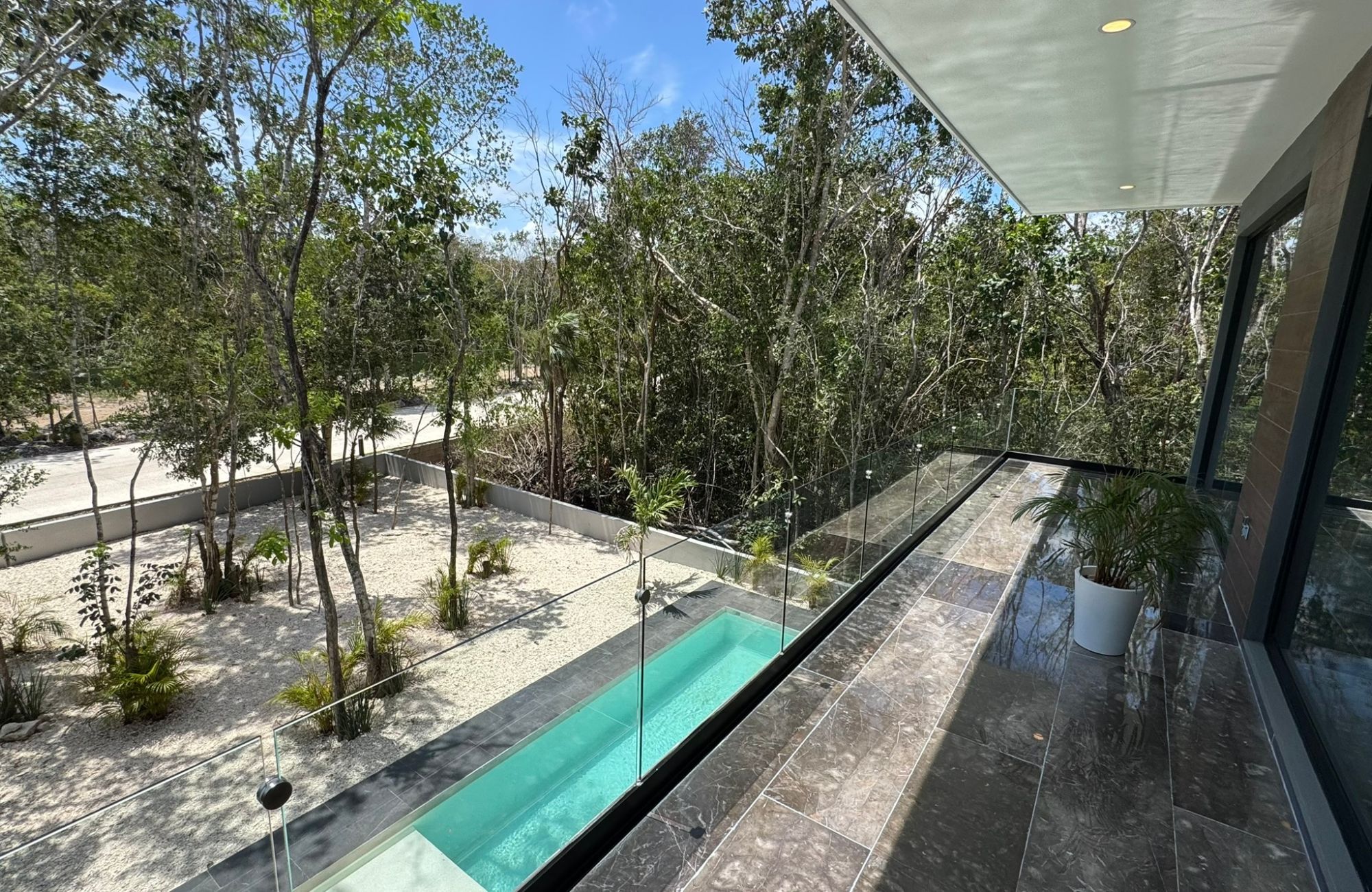 House with private pool, hot tub spa, smart key card, amenities: gym, juice and coffee bar, common pool, in Aldea Zama, Tulum for sale.
