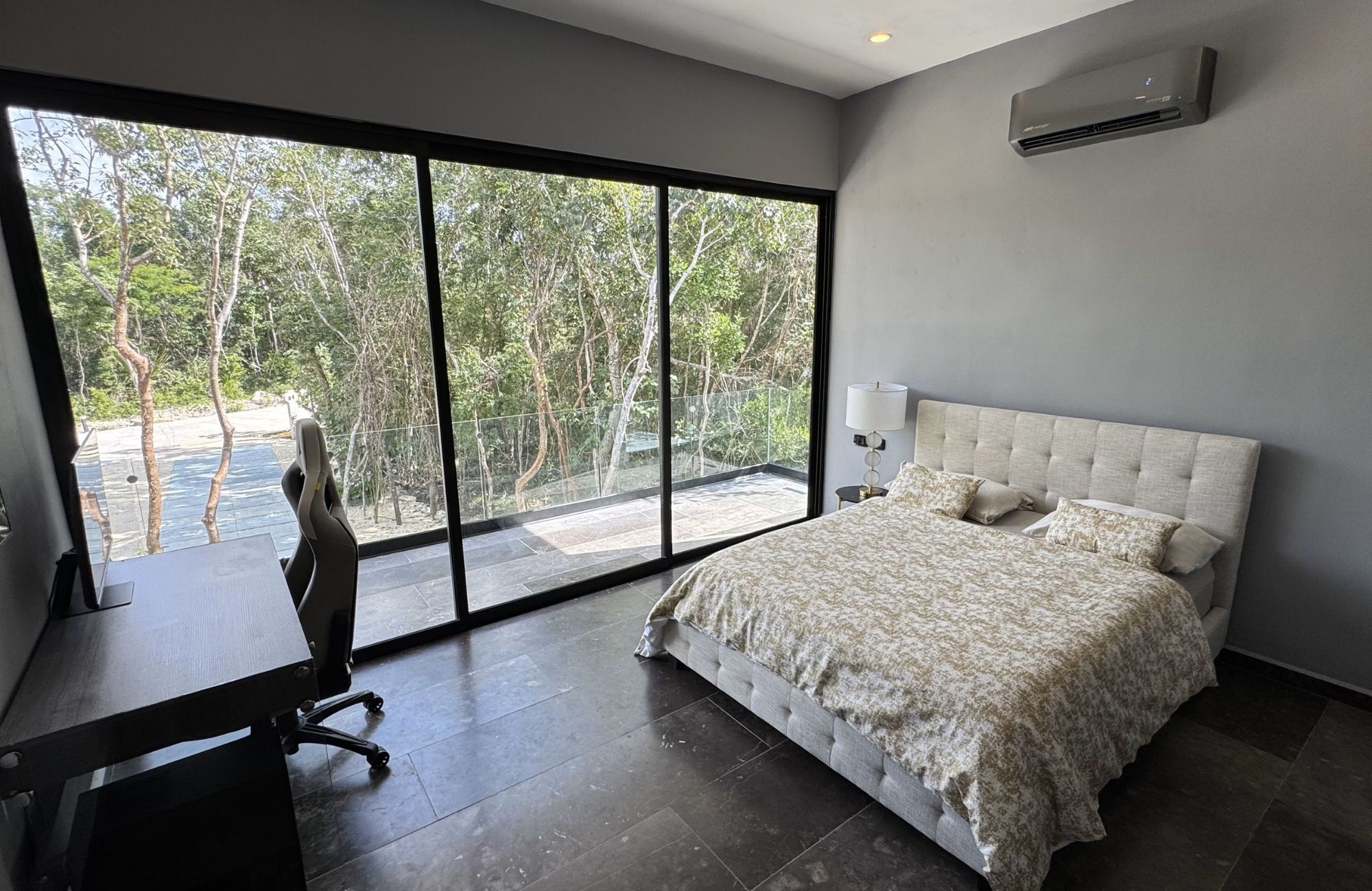 Spacious house with private pool, terrace, patio, bar, cellar. Common areas, zen area, barbecue area, lounge bar.