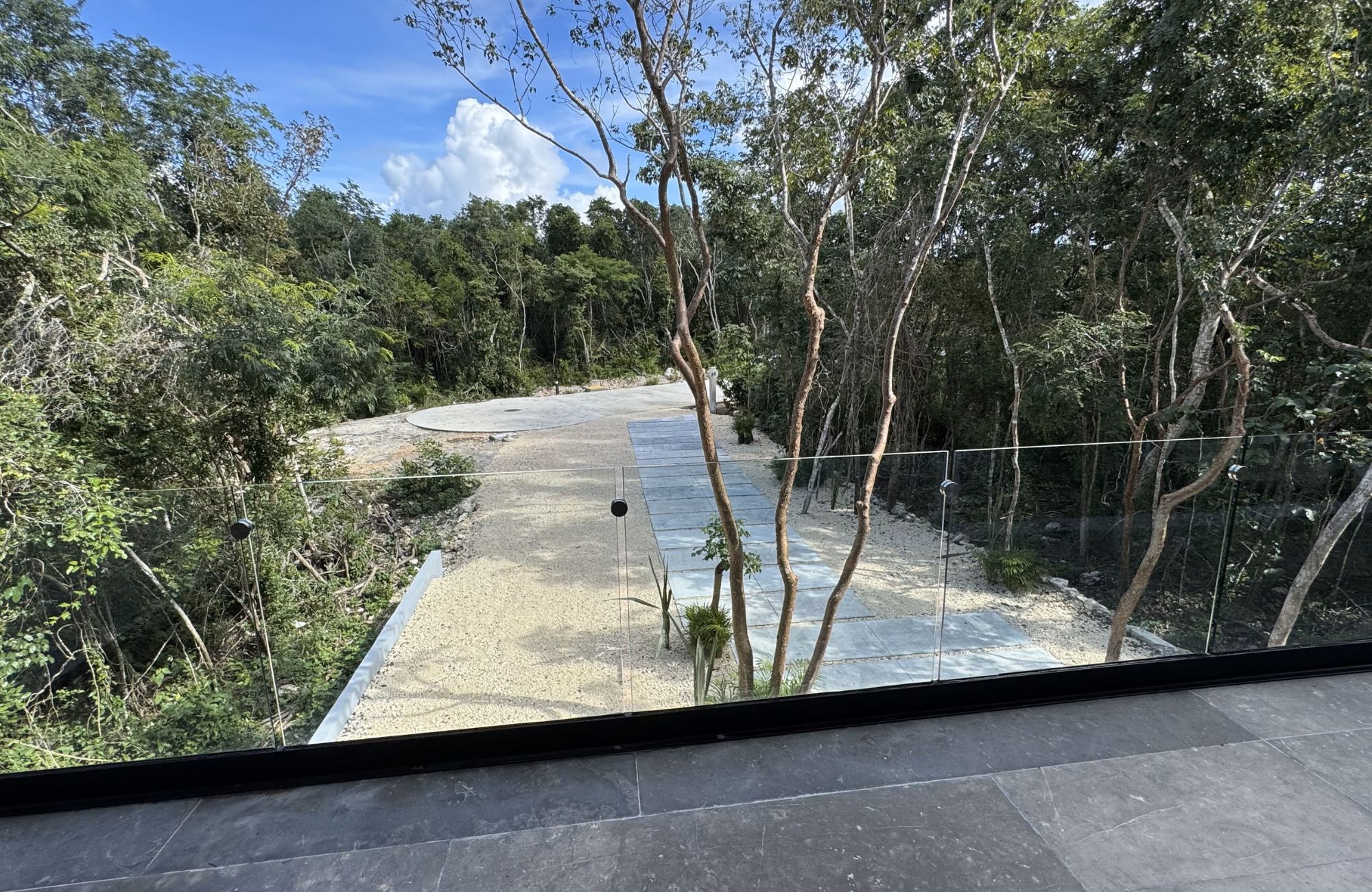 Spacious house with private pool, terrace, patio, bar, cellar. Common areas, zen area, barbecue area, lounge bar.