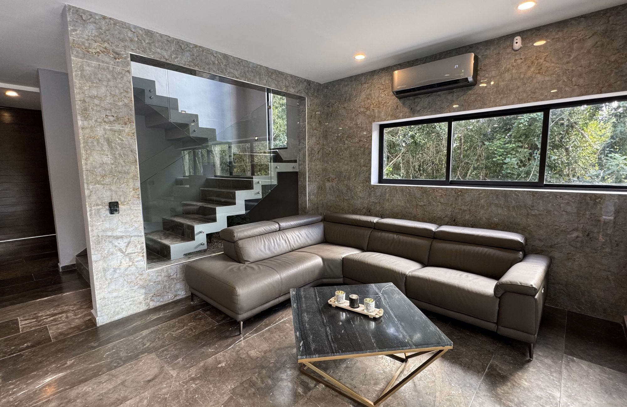 Spacious house with private pool, terrace, patio, bar, cellar. Common areas, zen area, barbecue area, lounge bar.