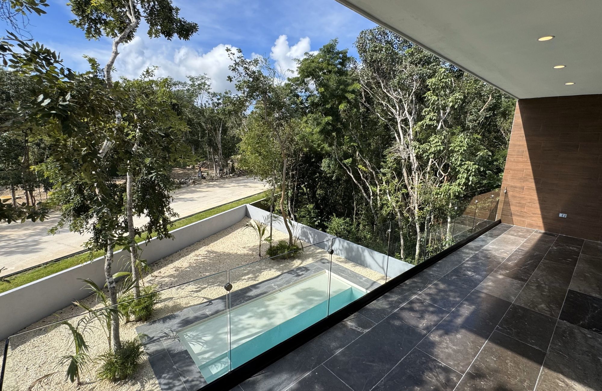 Spacious house with private pool, terrace, patio, bar, cellar. Common areas, zen area, barbecue area, lounge bar.