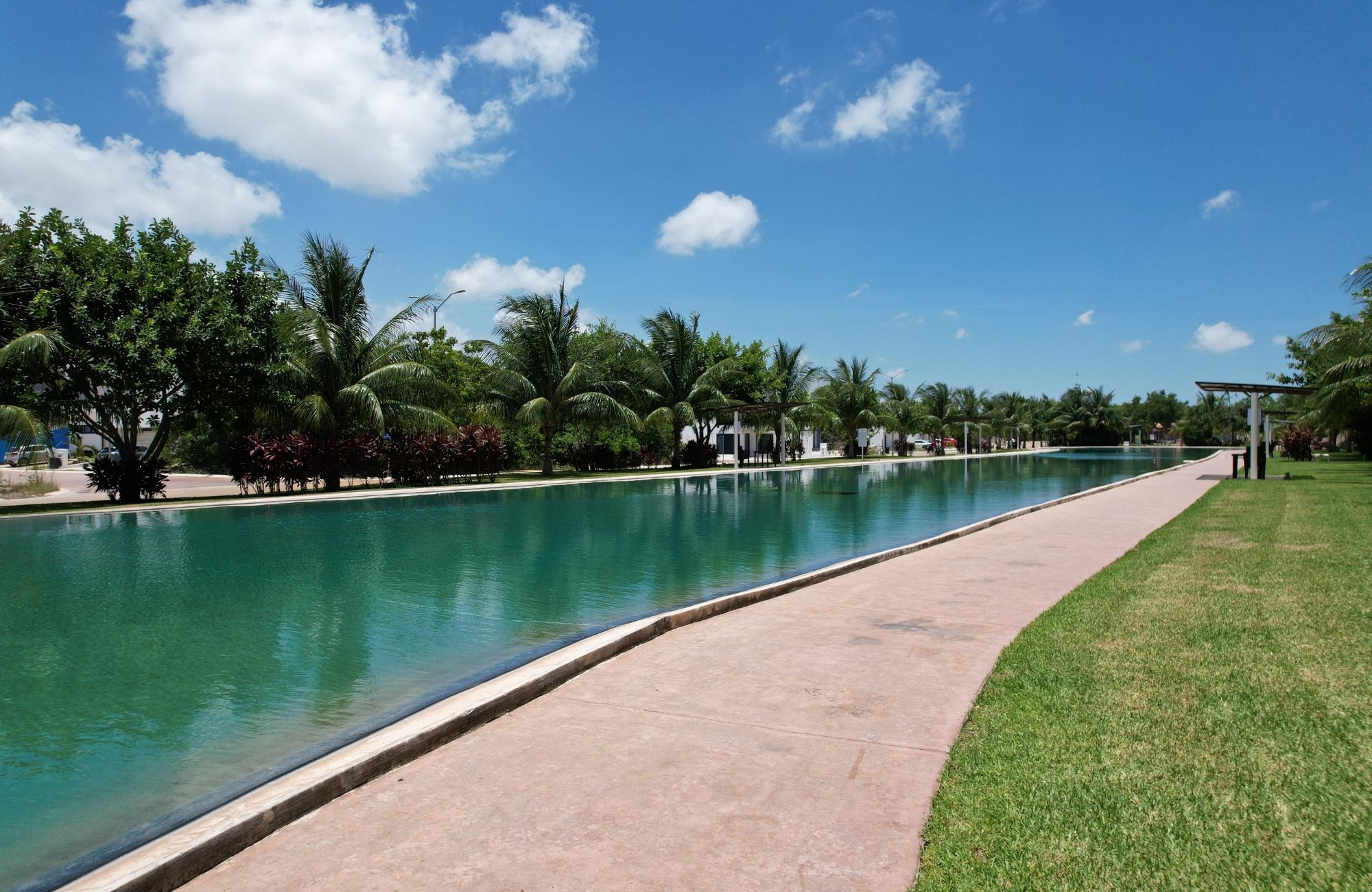 Condo con concierge, cine, spa, gimnasio, sky lounge, restaurante, area de perros y mas amenidades en preconstruccion, venta Cancun.