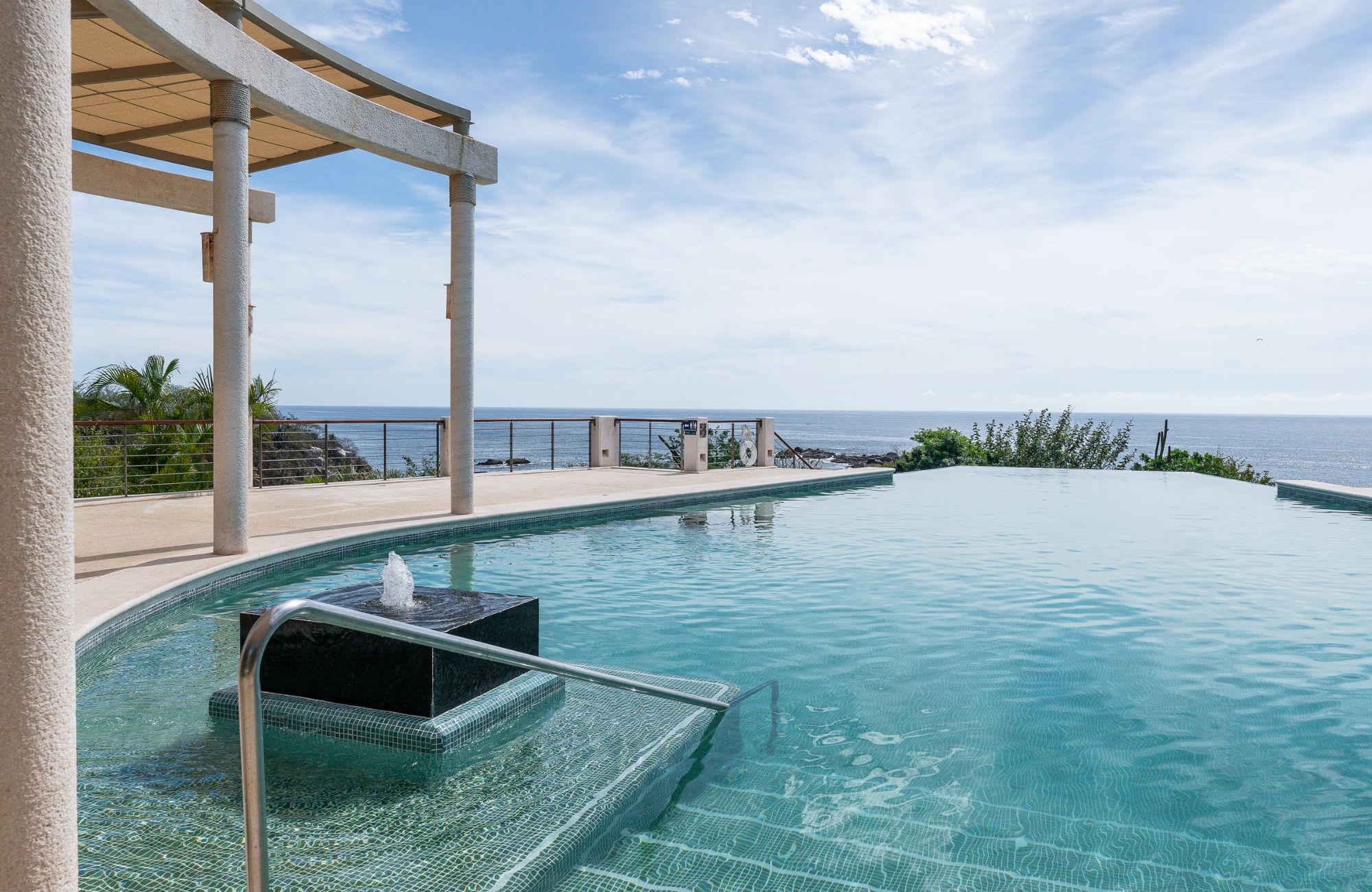 Penthouse con vista al mar, club de playa, en venta, Cosmo Residences, Huatulco