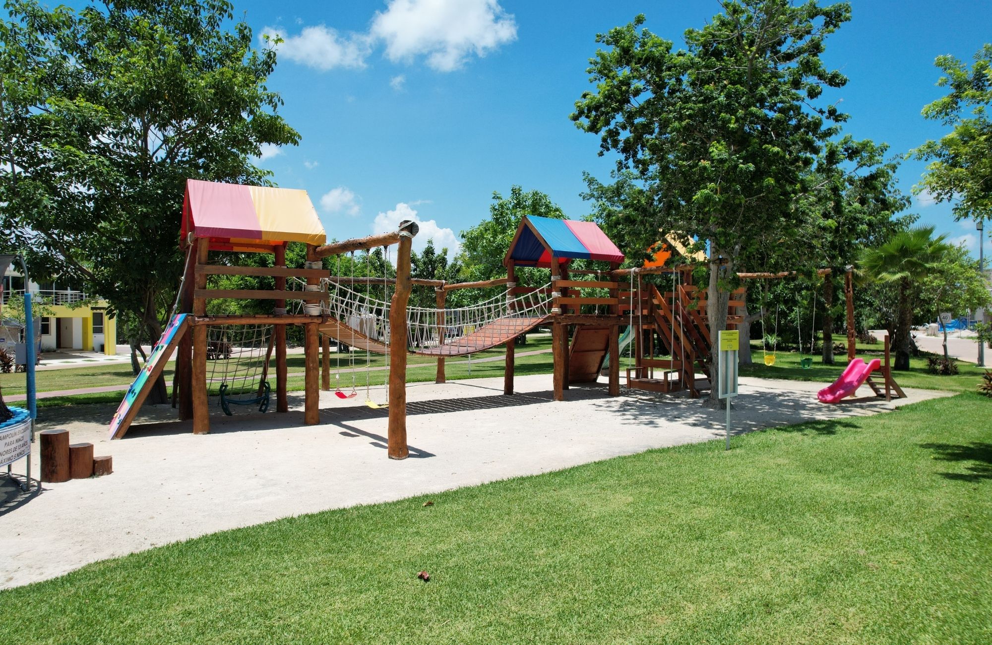 Condo with study and terrace for sale in Lagos del Sol, Canc&uacute;n