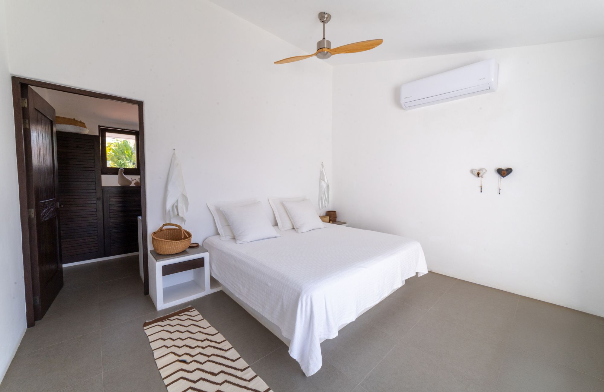 6 bedroom villa with pool and garden, for sale in Sector O, Huatulco.