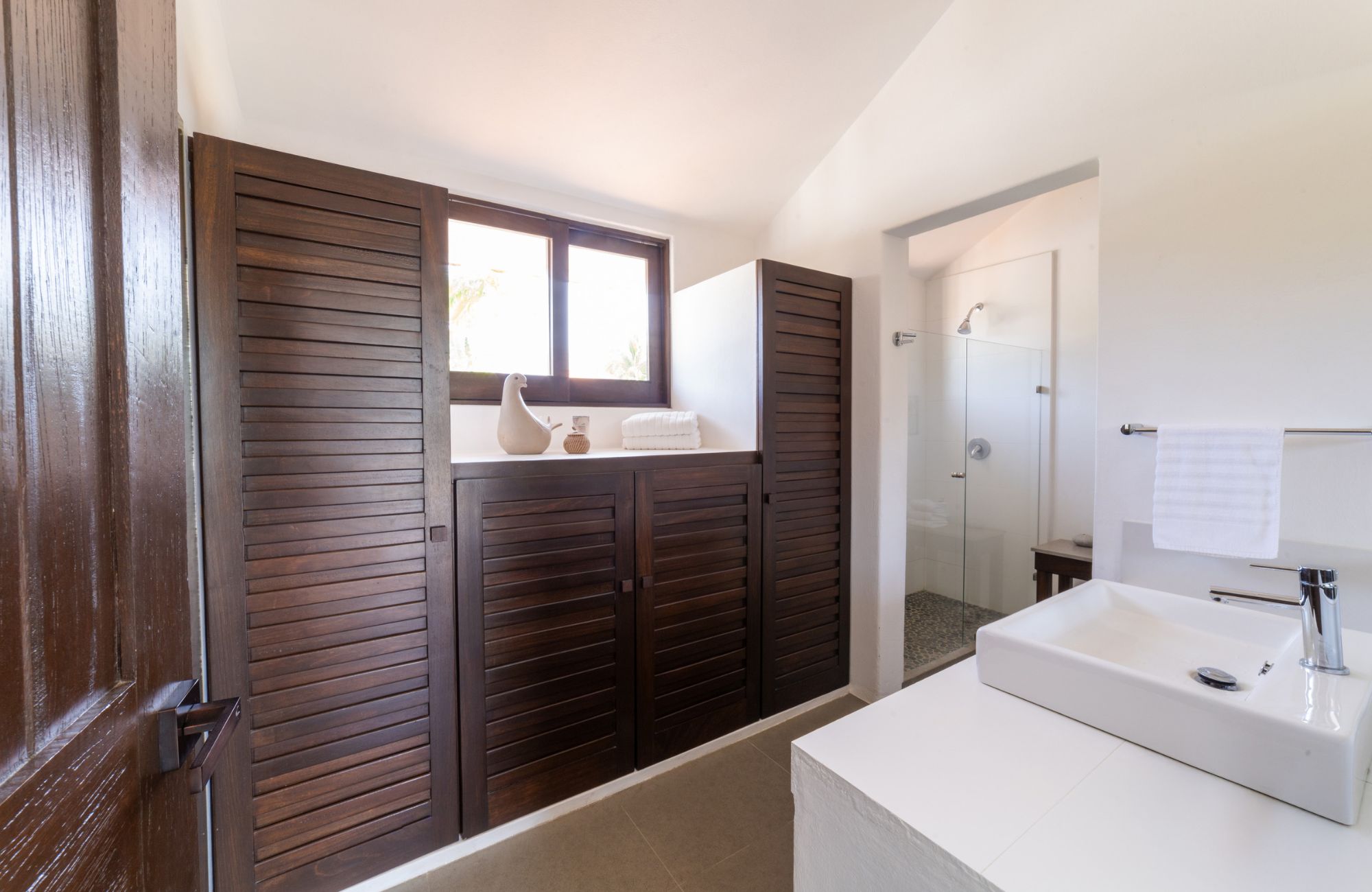 6 bedroom villa with pool and garden, for sale in Sector O, Huatulco.