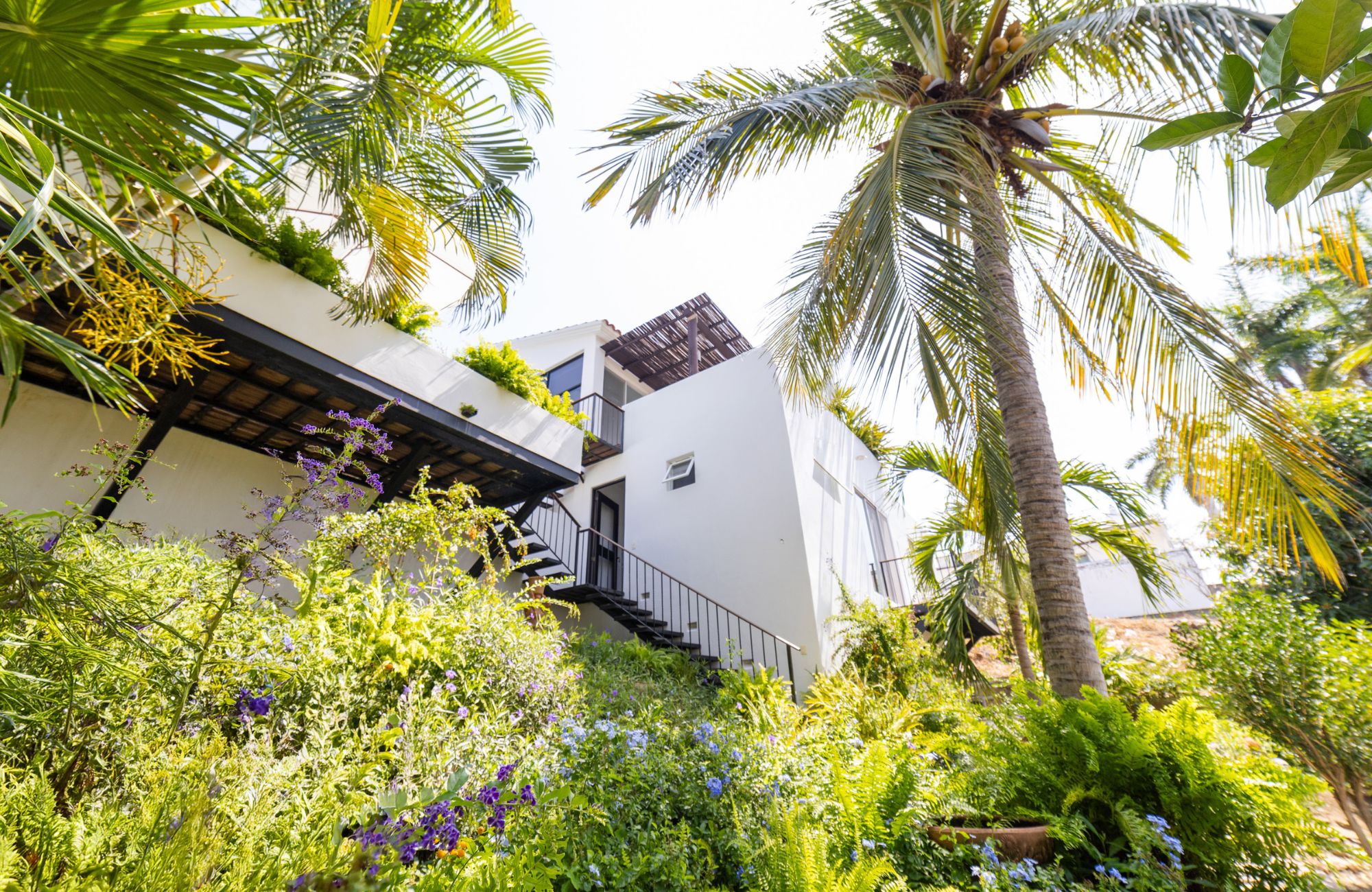 6 bedroom villa with pool and garden, for sale in Sector O, Huatulco.