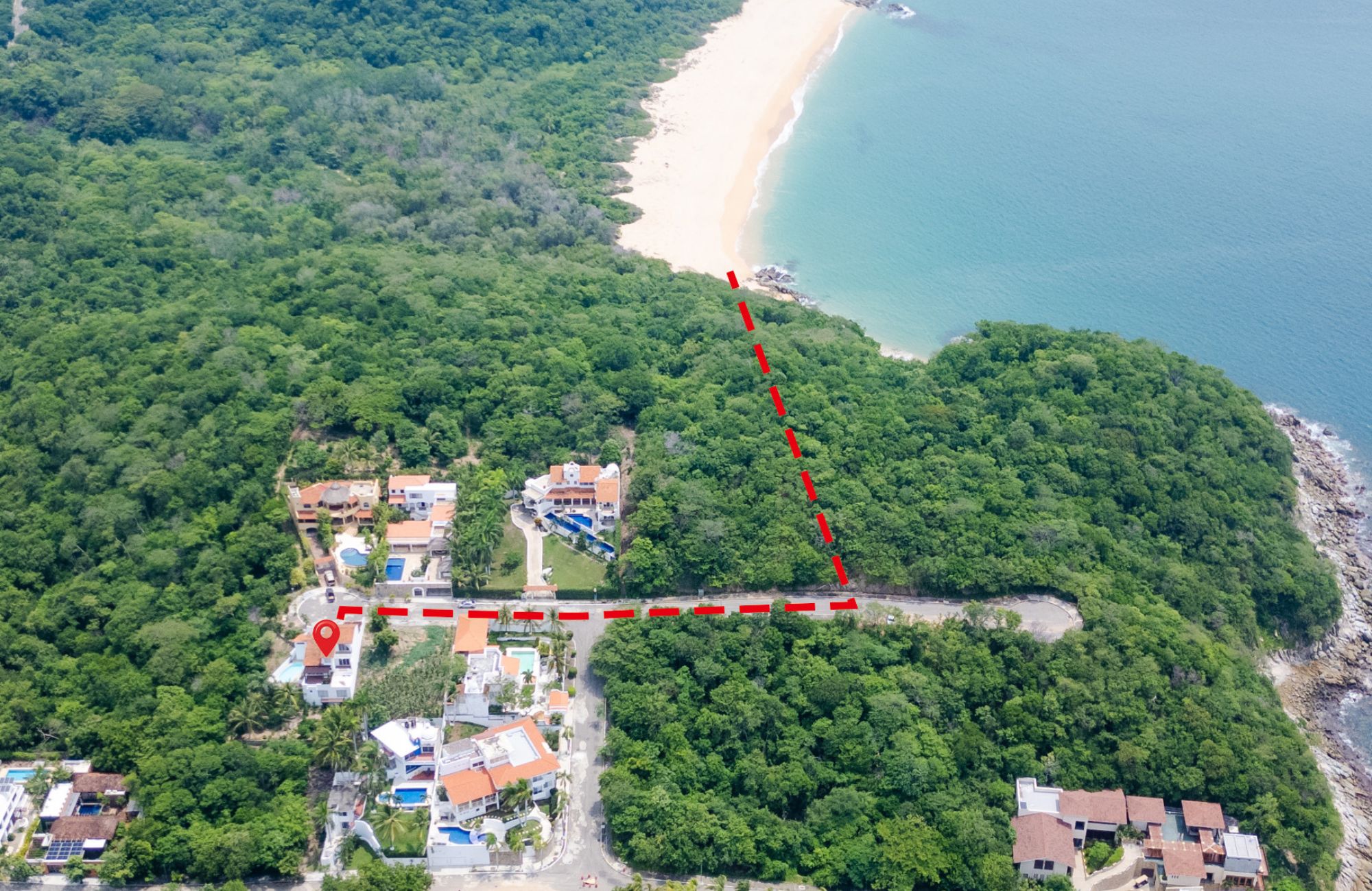 6 bedroom villa with pool and garden, for sale in Sector O, Huatulco.