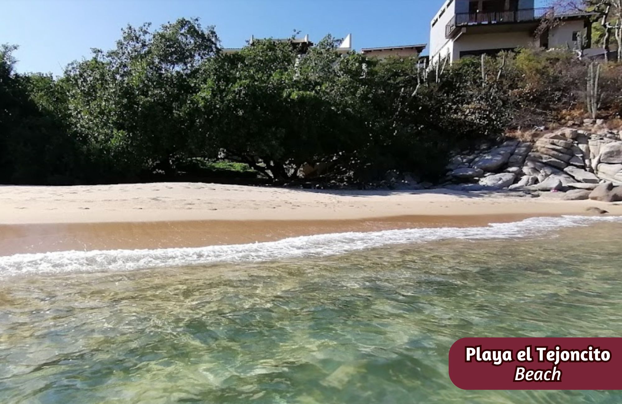 6 bedroom villa with pool and garden, for sale in Sector O, Huatulco.