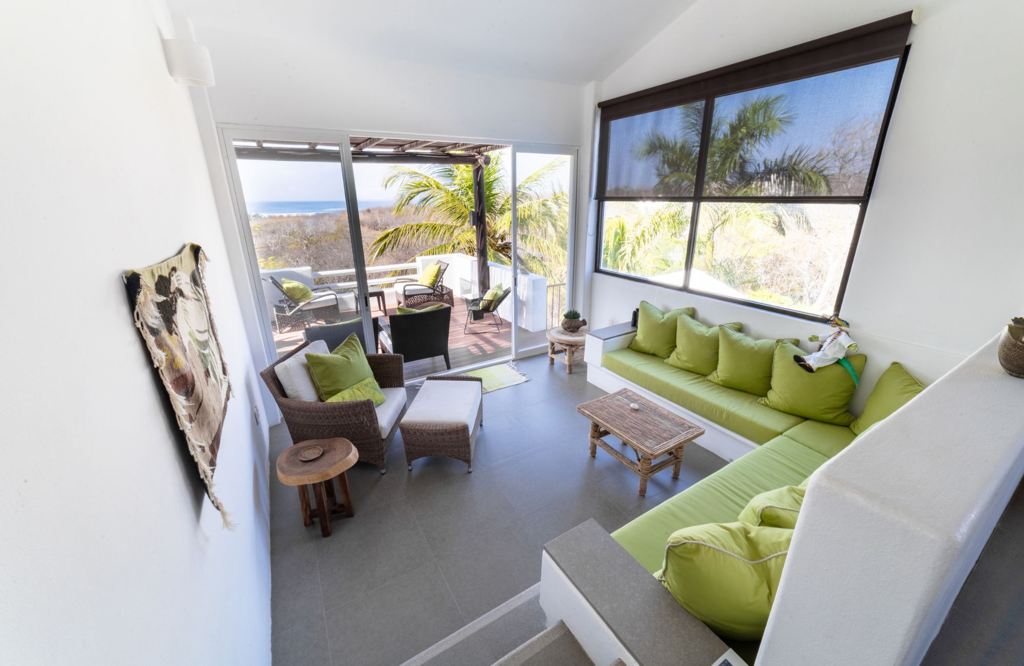 6 bedroom villa with pool and garden, for sale in Sector O, Huatulco.