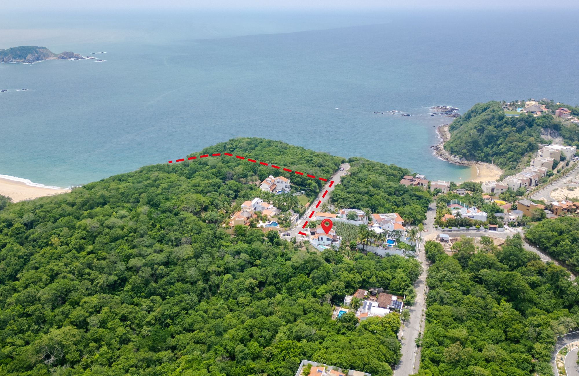 6 bedroom villa with pool and garden, for sale in Sector O, Huatulco.