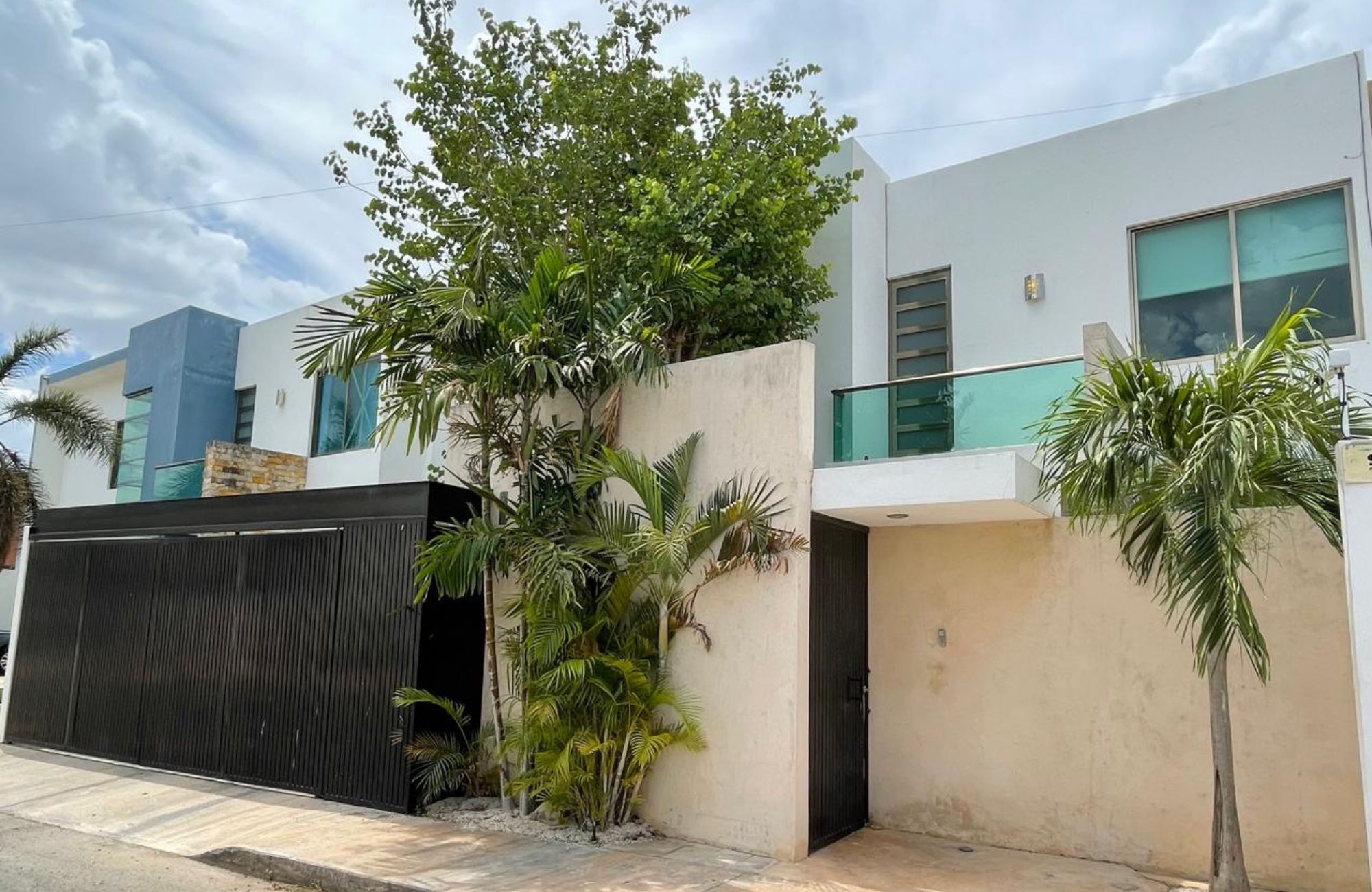 House with rooftop, terrace and patio in downtown M&eacute;rida.
