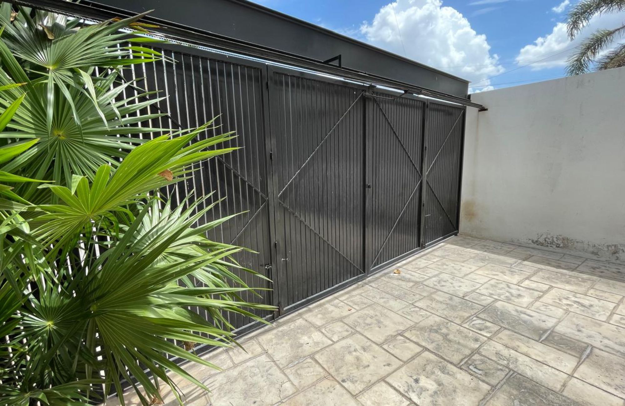 House with rooftop, terrace and patio in downtown M&eacute;rida.