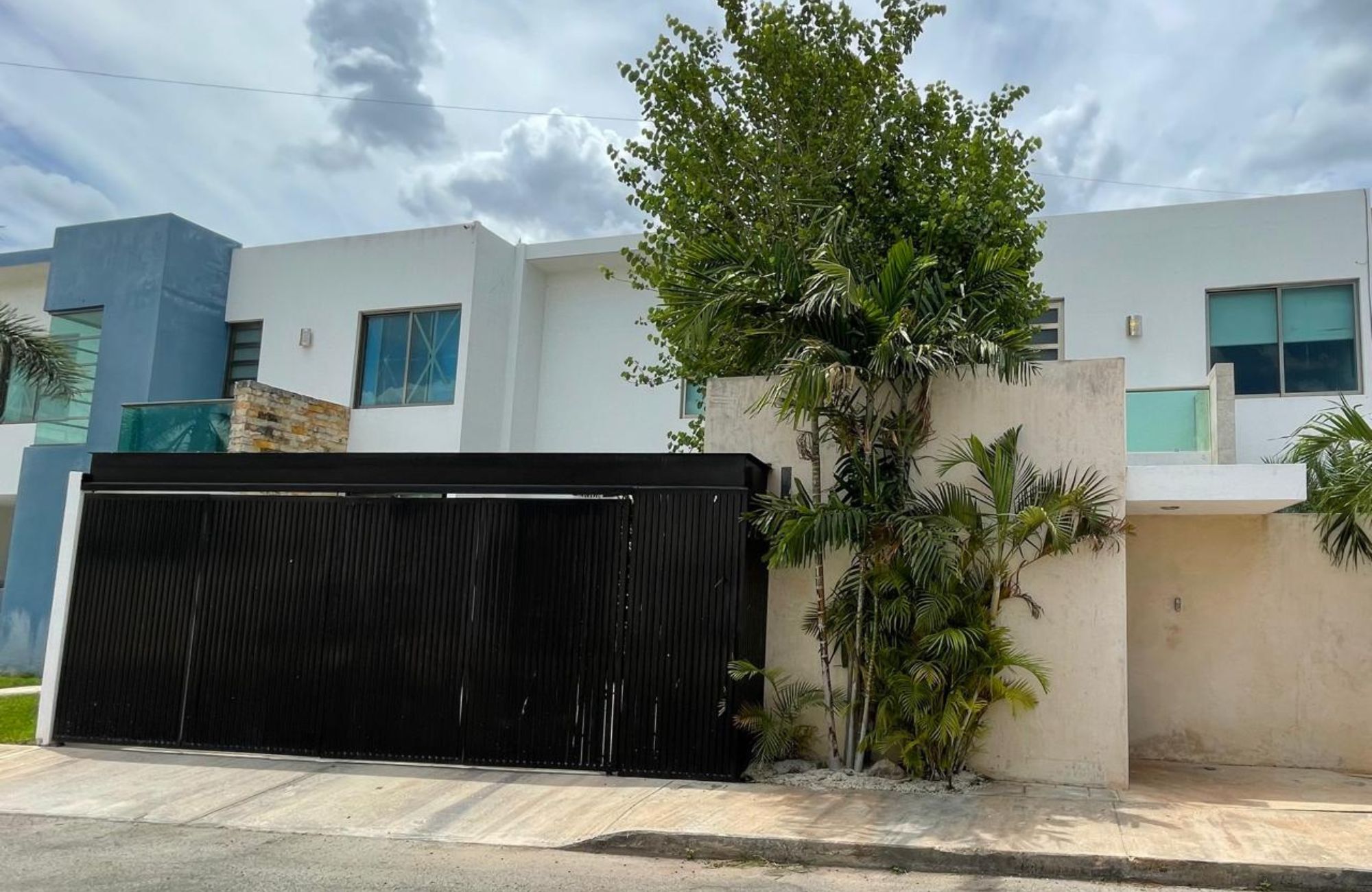 House with rooftop, terrace and patio in downtown M&eacute;rida.