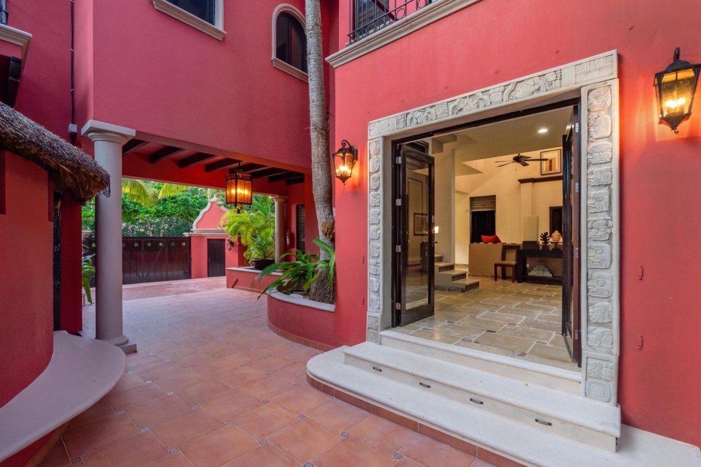 Luxury Beachfront villa on beautiful Soliman Bay.