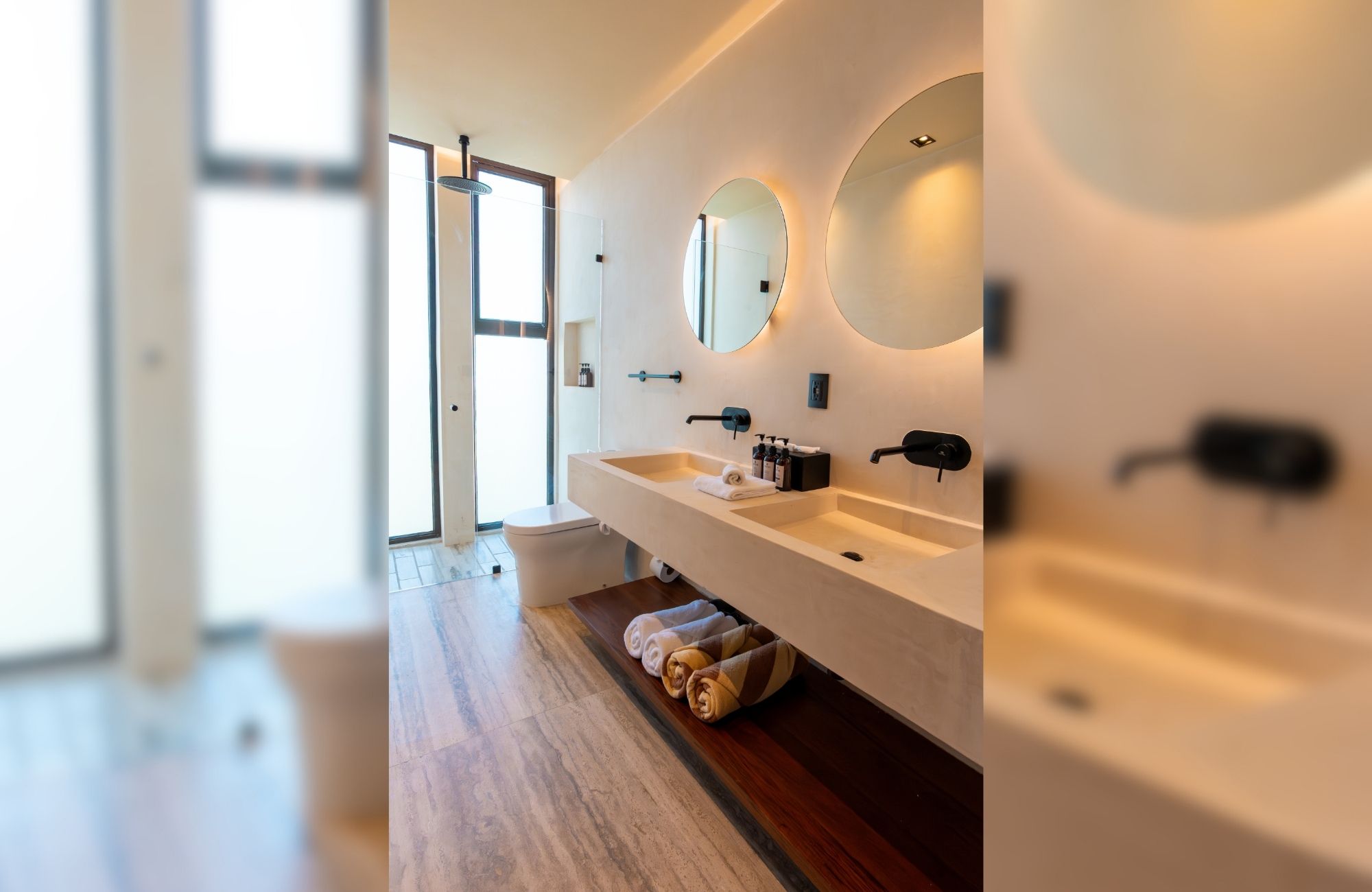 3 bedroom penthouse, private pool, avant garde building with design and decoration inspired by art.