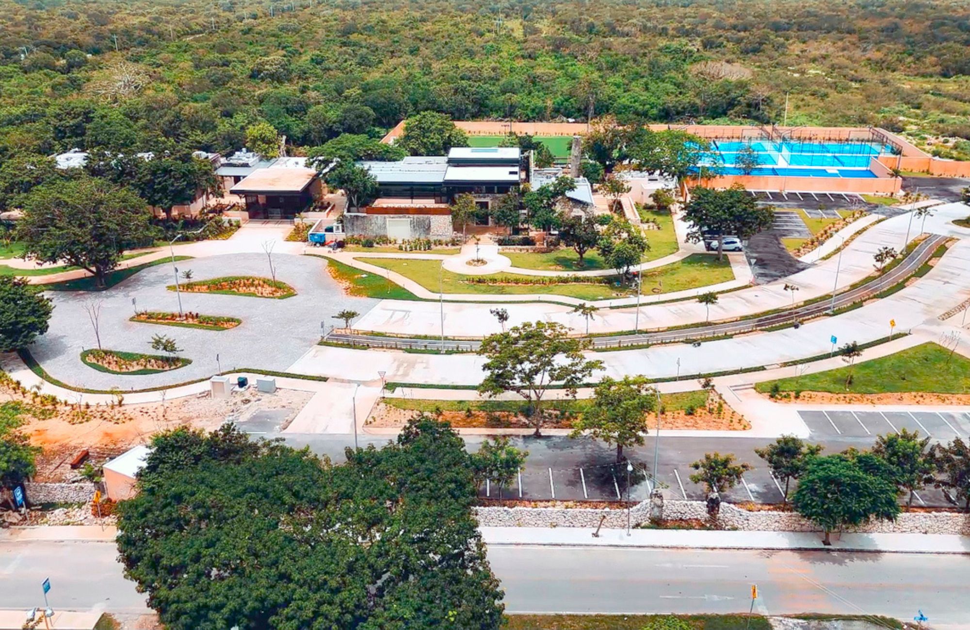 Land 791 m2, 3 clubhouses, pet-park, gym and more. For sale Merida.