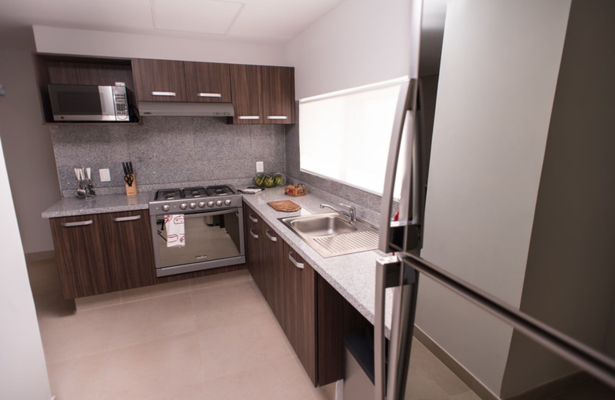 2 bedroom apartment with Gym, Pool and Jacuzzi for sale, Hotel Zone, Cancun.