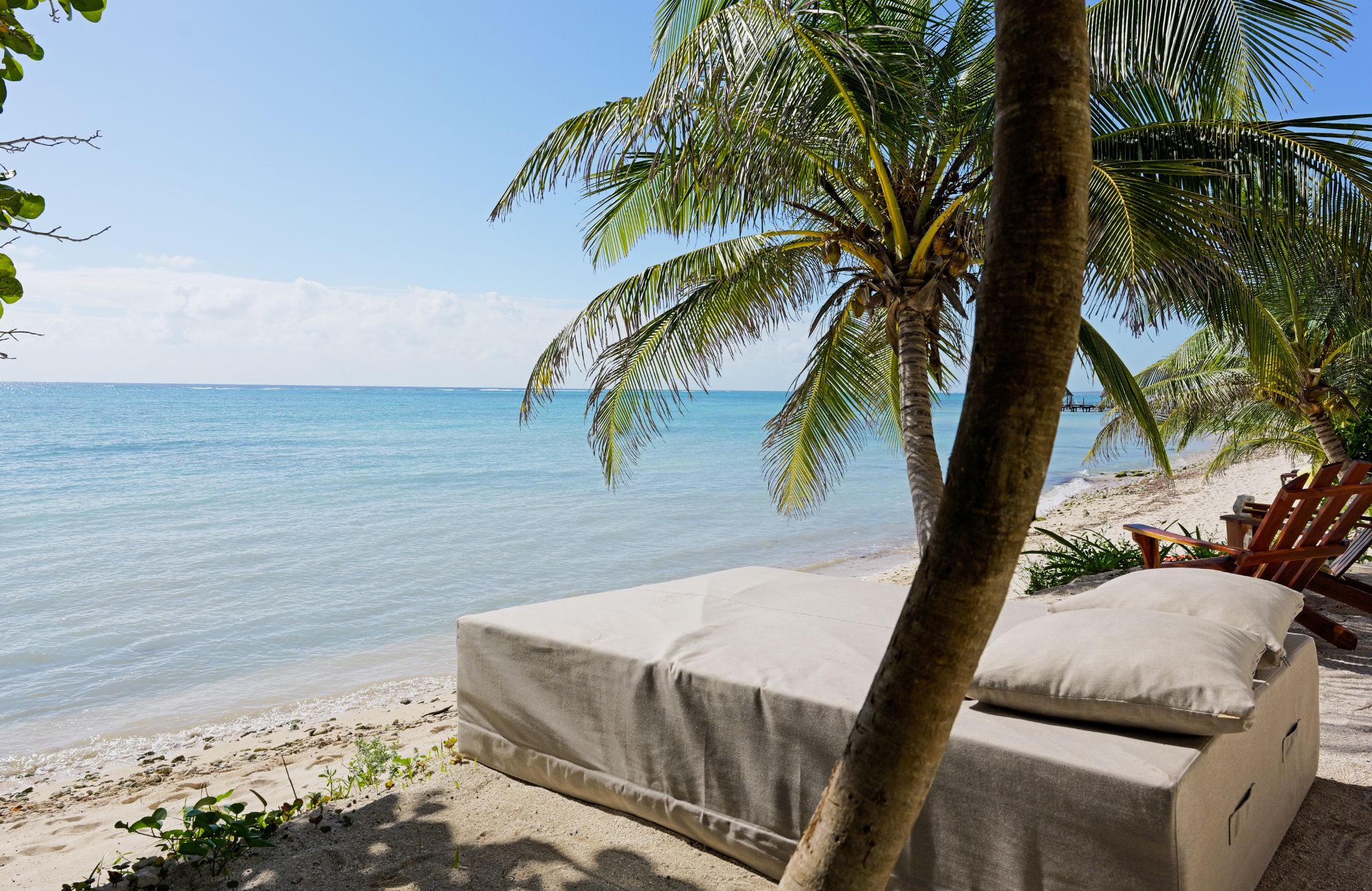 Apartamento con vista al mar desde la alberca com&uacute;n, area de asador, acceso a la playa, en pre-construccion, venta Tankah Tulum.