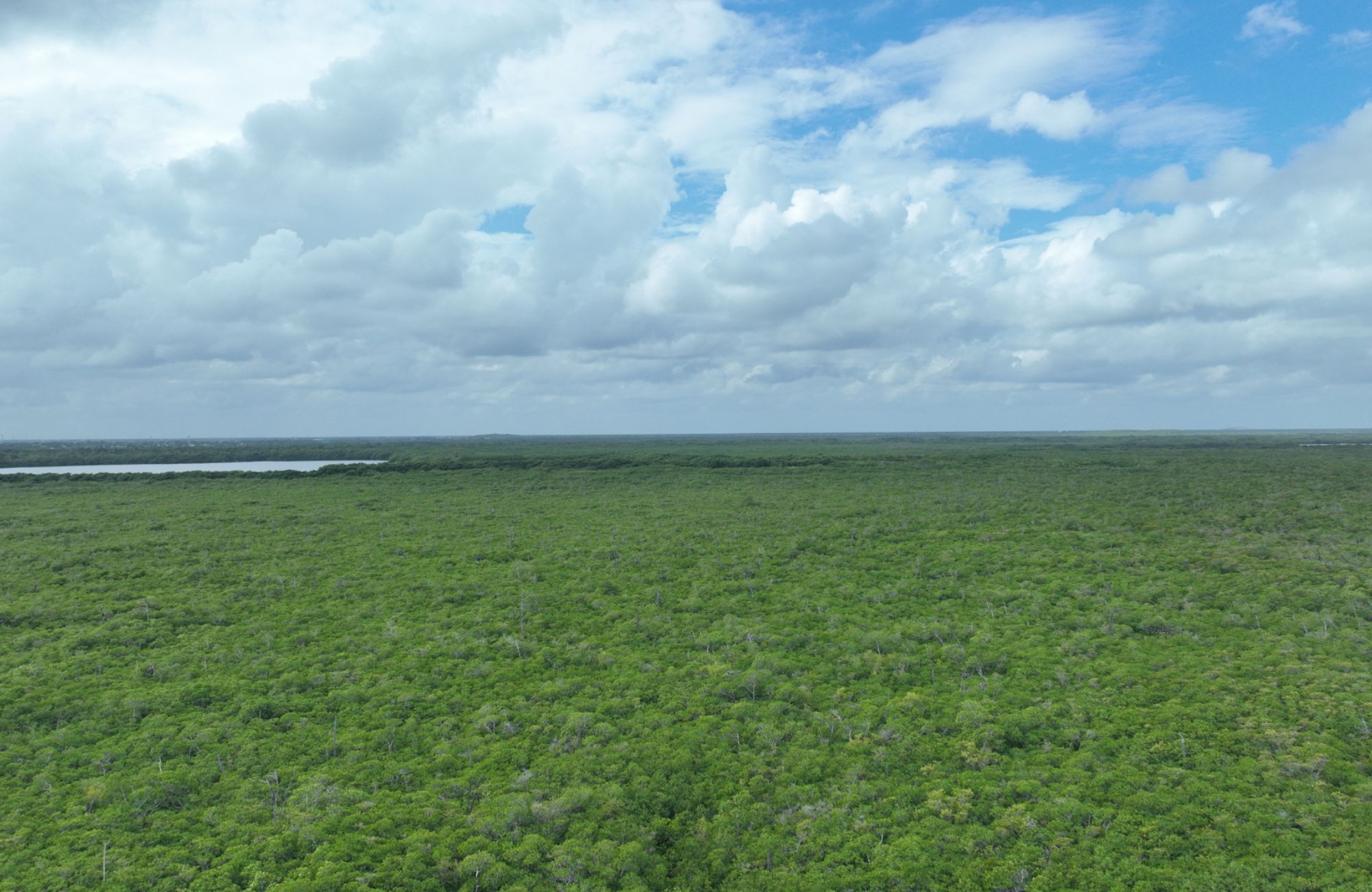 Condo, panoramic views, terrace, service room for sale, Las Am&eacute;ricas Zone, Canc&uacute;n