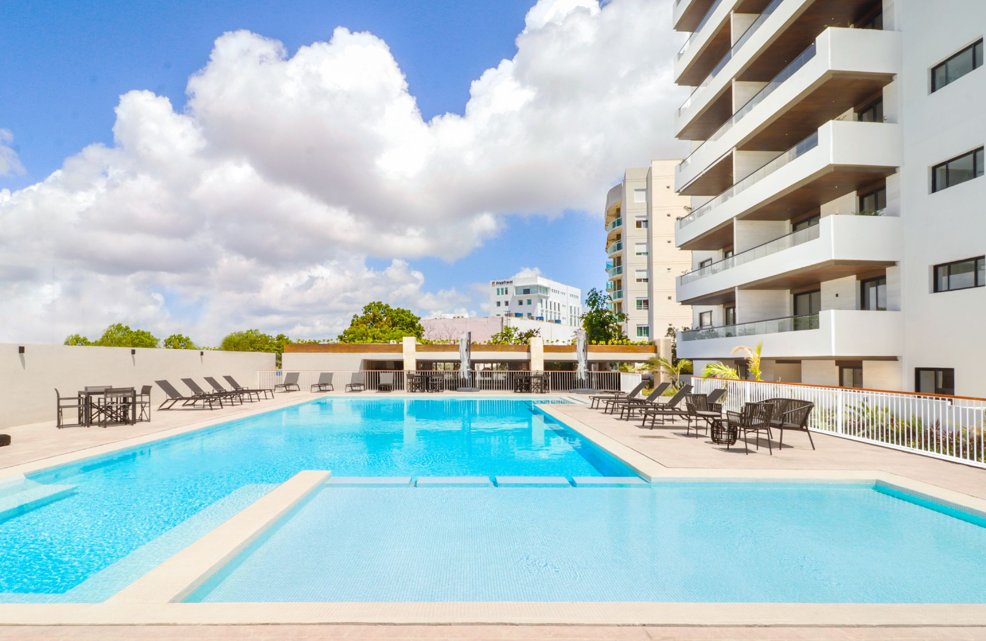 Condo with Lagoon Views and Rooftop Access for Sale, Zona Las Am&eacute;ricas, Canc&uacute;n