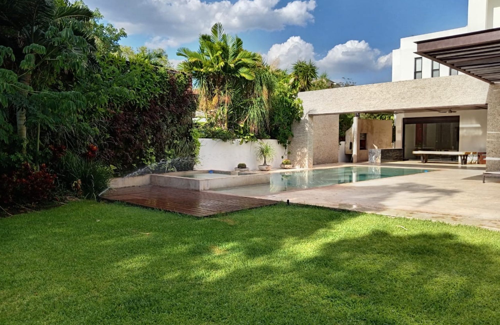 Luxury House with Private Pool for Sale, Yucat&aacute;n Country Club, M&eacute;rida