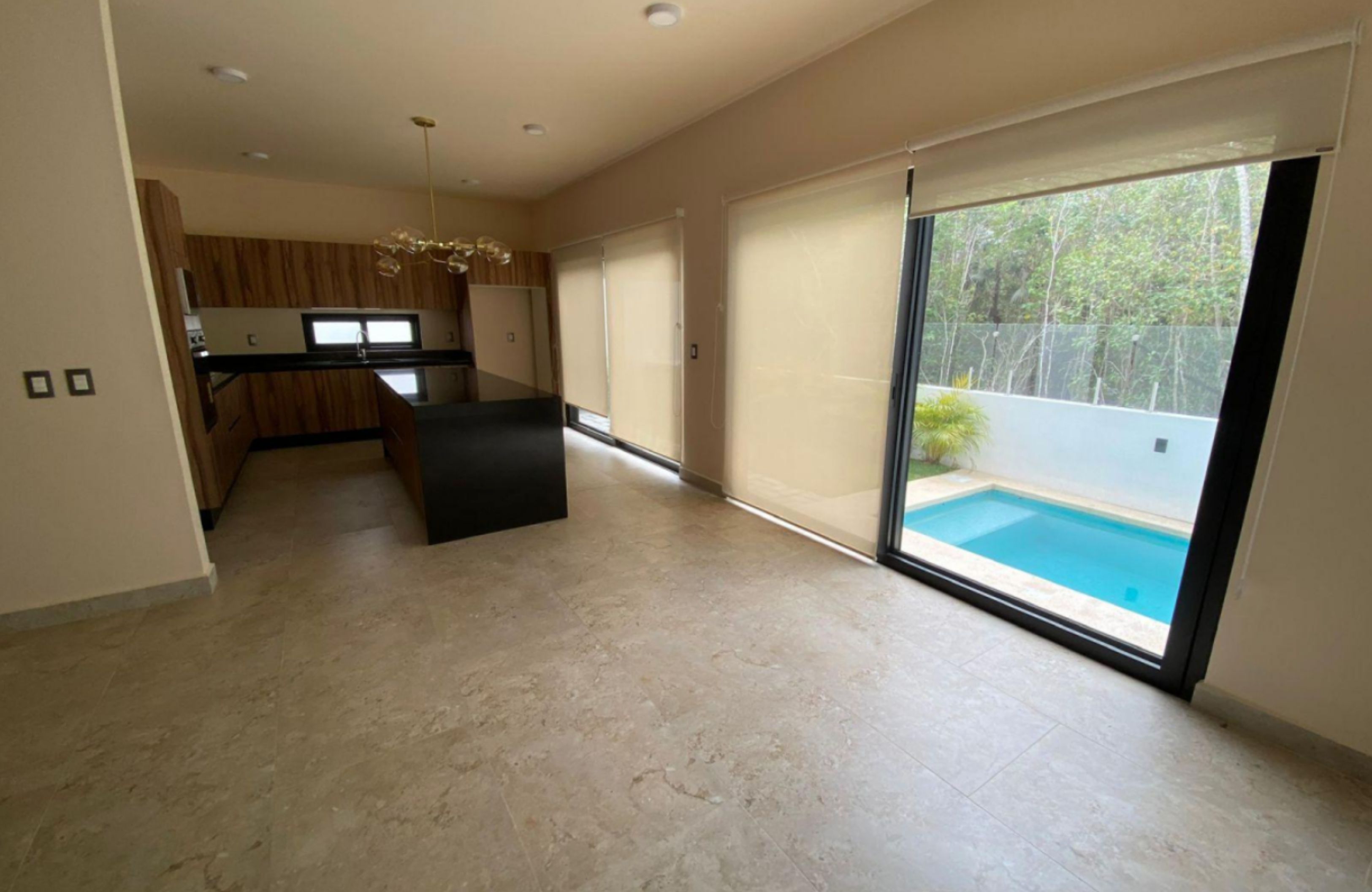 Casa con alberca privada, techos altos, en venta Residencial Aqua, Canc&uacute;n