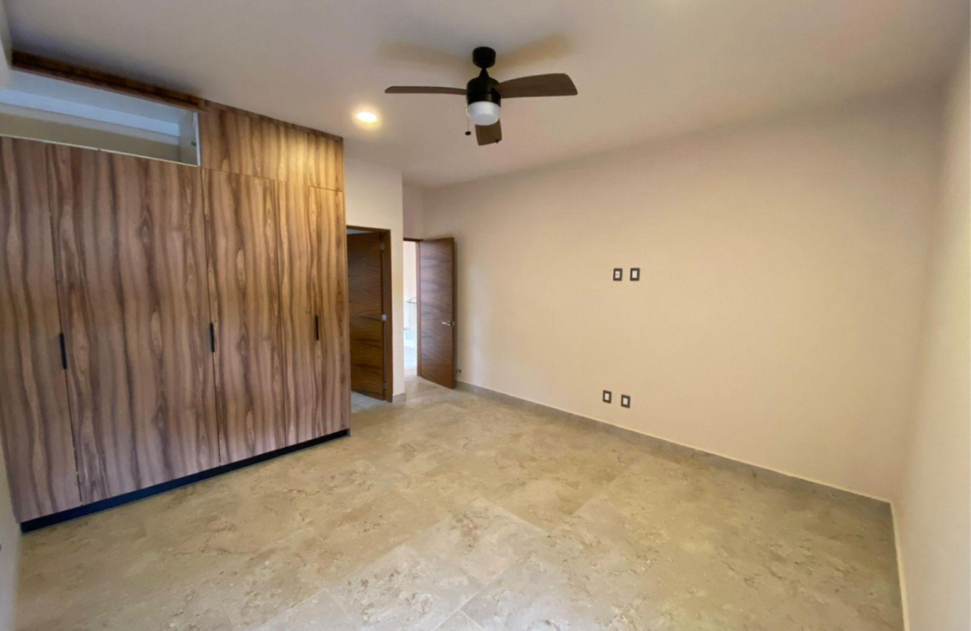 Casa con alberca privada, techos altos, en venta Residencial Aqua, Canc&uacute;n