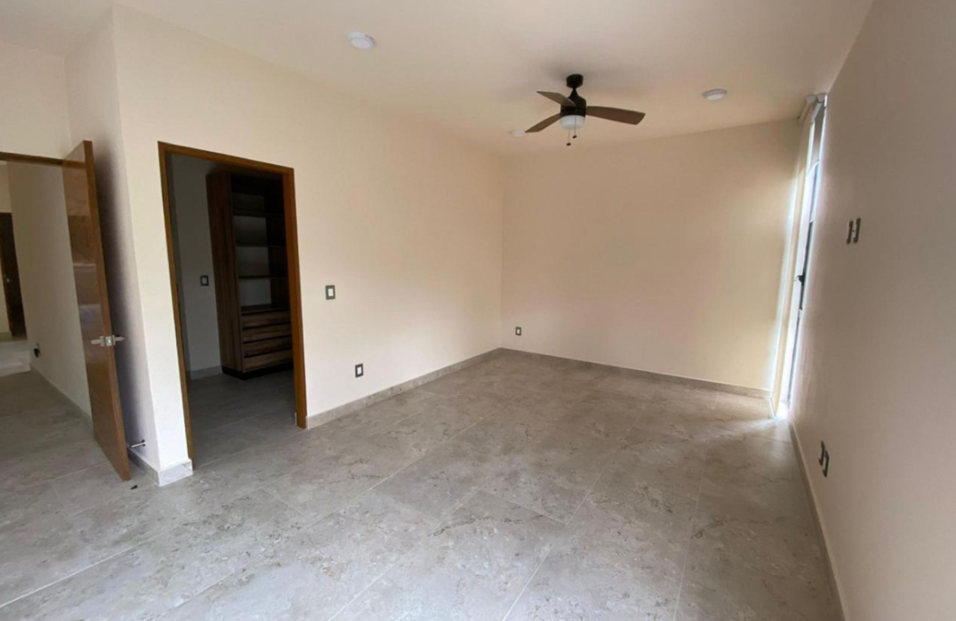 Casa con alberca privada, techos altos, en venta Residencial Aqua, Canc&uacute;n