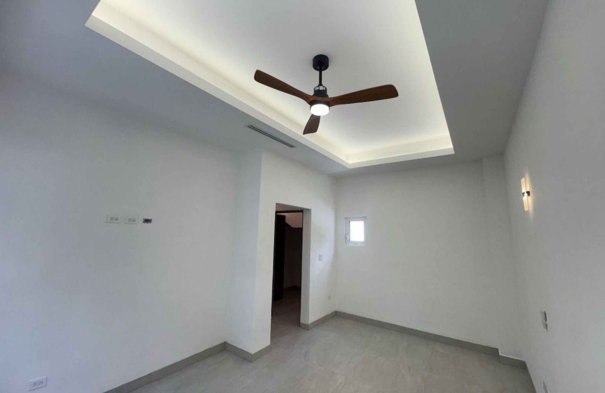 Residencia de 10 recamaras, con obras de Diego Rivera, Botero, Nierman estilo cl&aacute;sico, en venta Malecon, Cozumel. Precio Reducido!