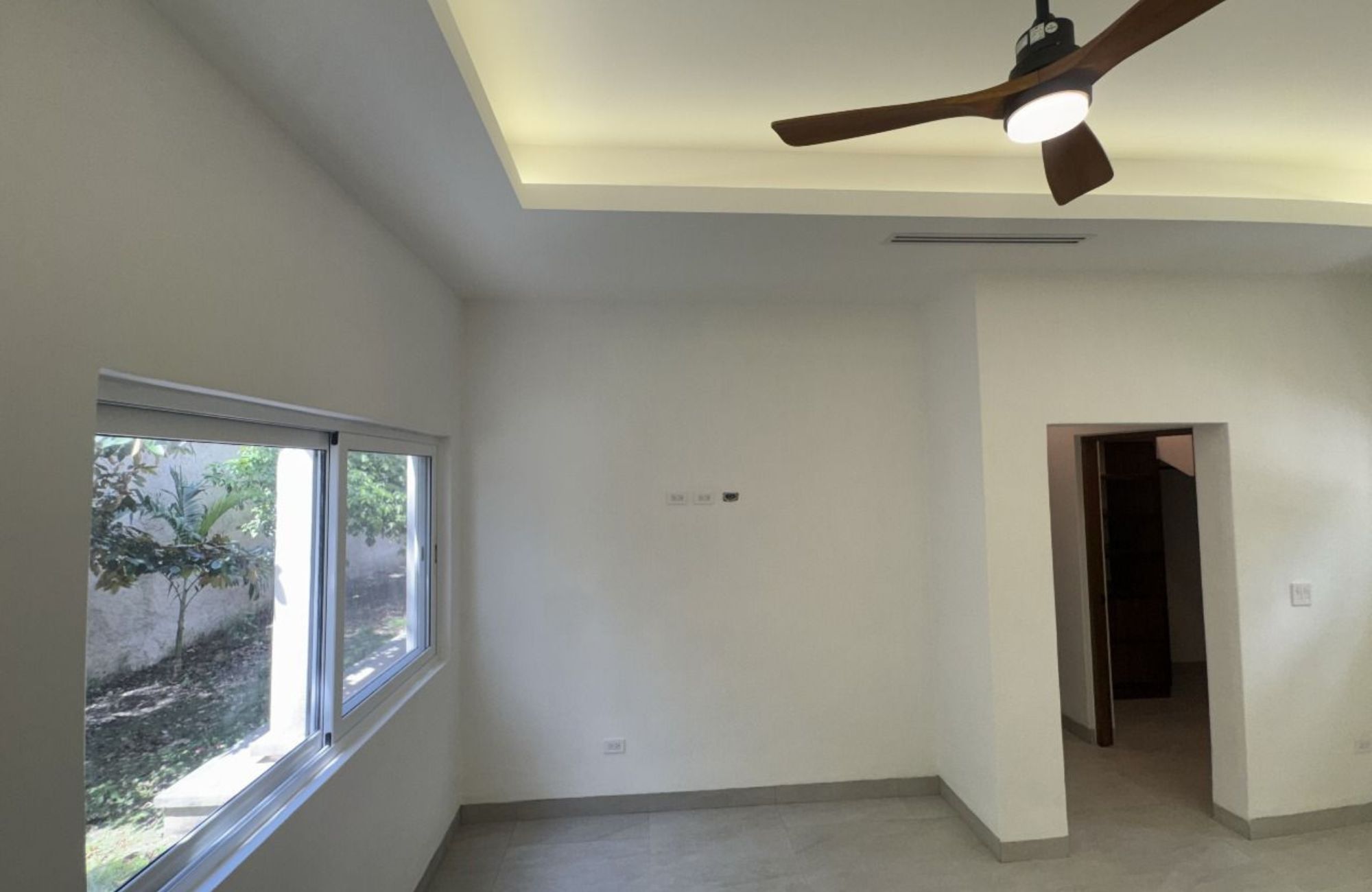 Residencia de 10 recamaras, con obras de Diego Rivera, Botero, Nierman estilo cl&aacute;sico, en venta Malecon, Cozumel. Precio Reducido!