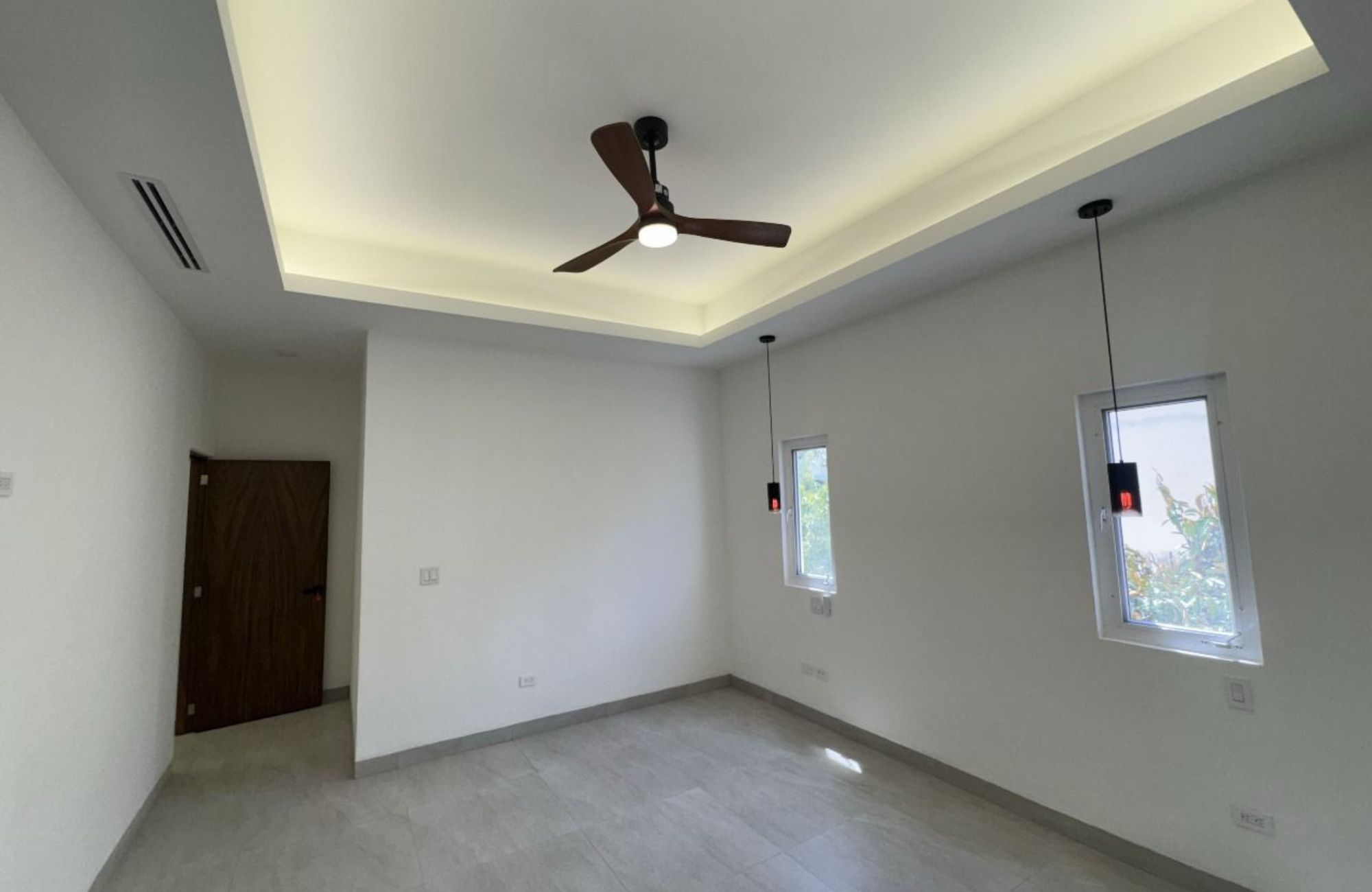 Residencia de 10 recamaras, con obras de Diego Rivera, Botero, Nierman estilo cl&aacute;sico, en venta Malecon, Cozumel. Precio Reducido!